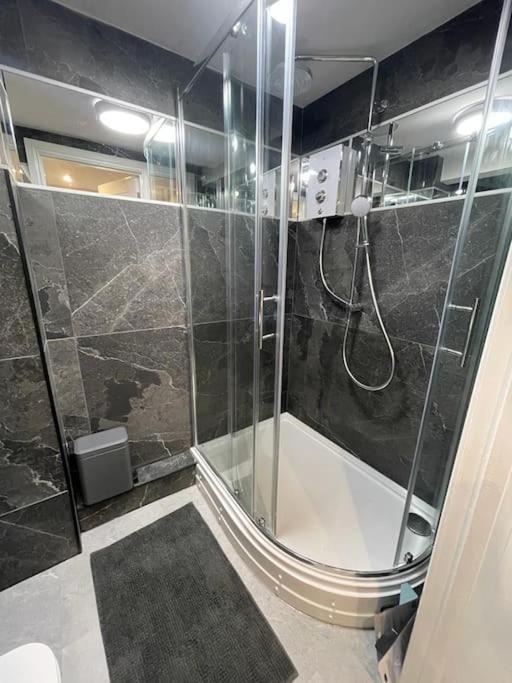 Self contained studio apartment in Burley, Leeds