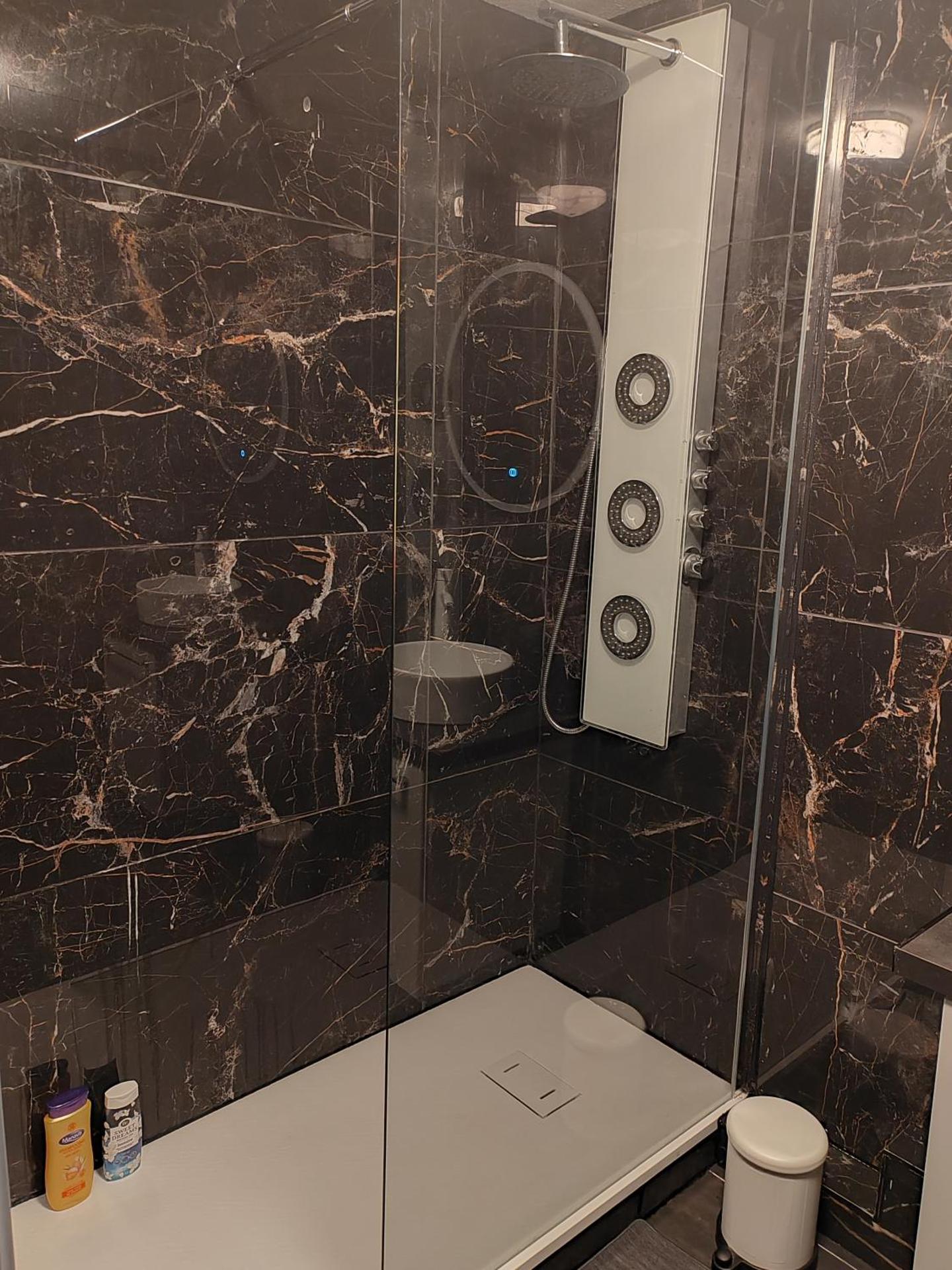 Joli T2, jacuzzi, lit rond, jardin, parking privé, métro