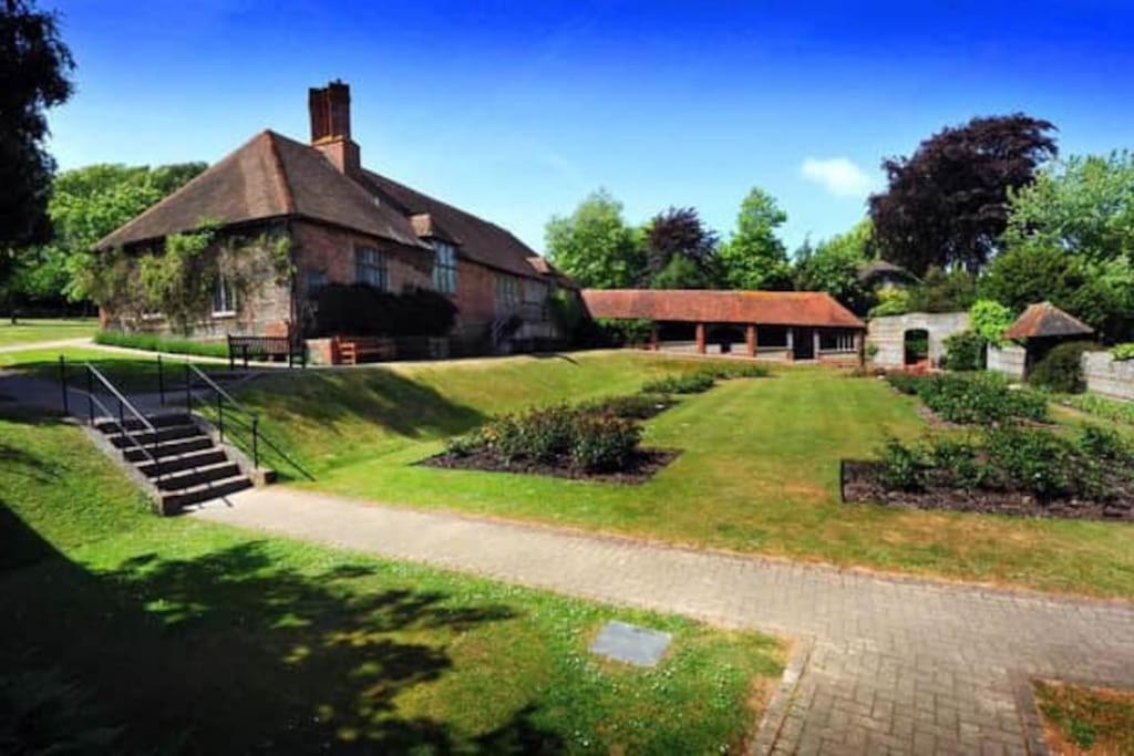 Cosy Ground Floor Apartment