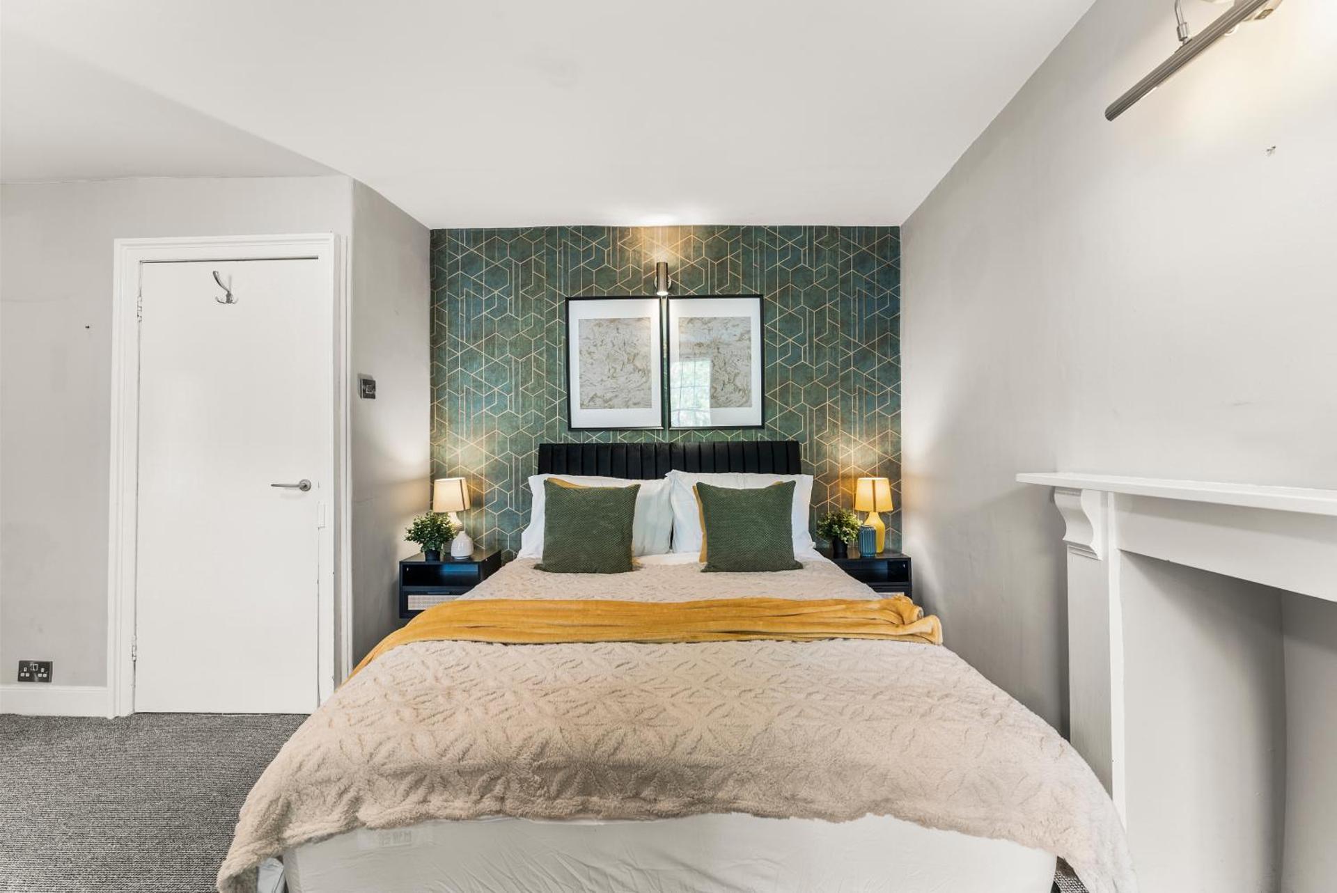 The Roman Bath Apartment - Sleeps 7