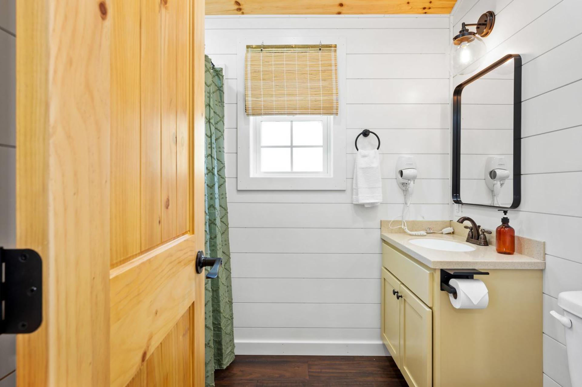 The Lodges at Eden Reserve - Pet Friendly Cabins Near Ark