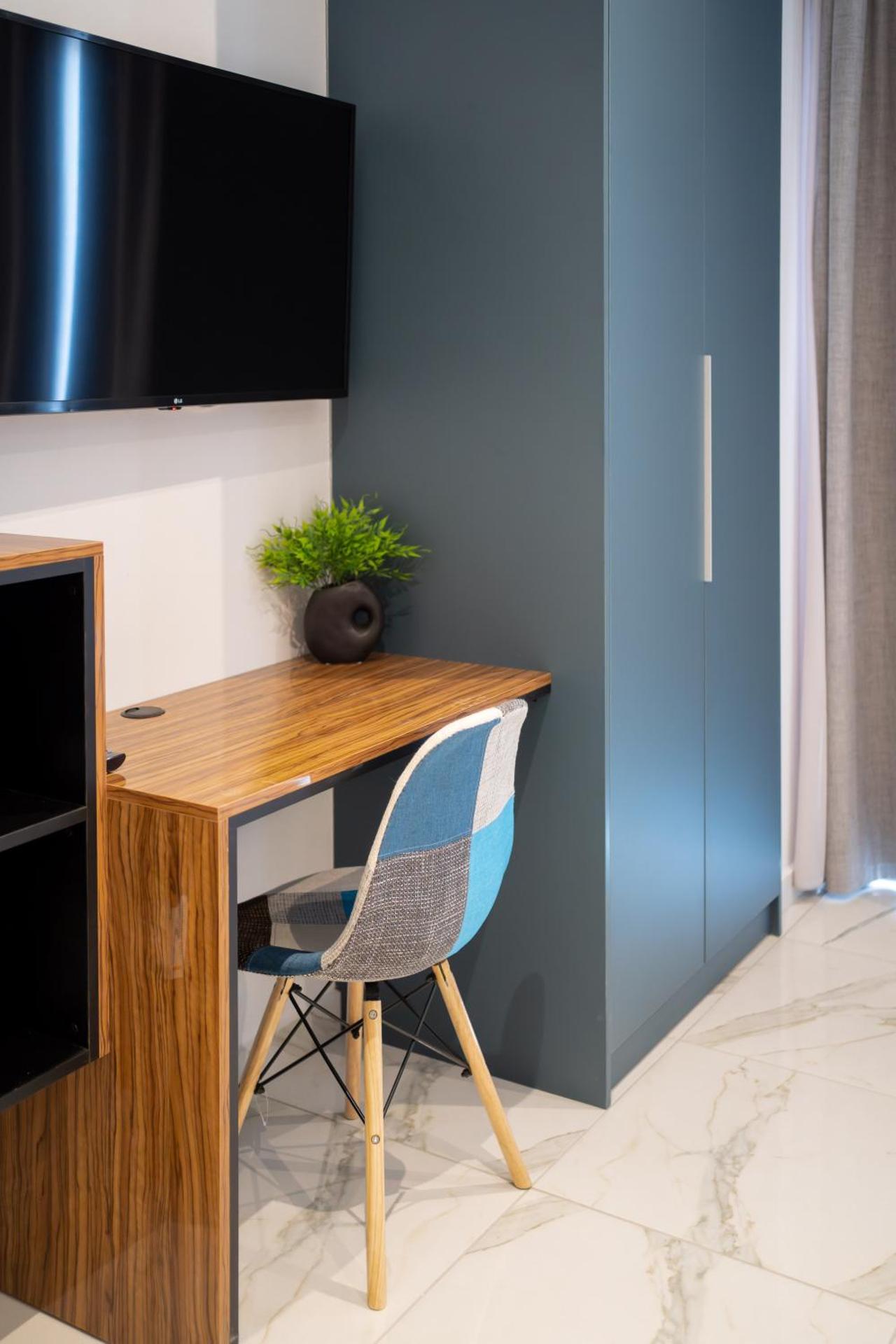 Δ17 Suites & Apartments