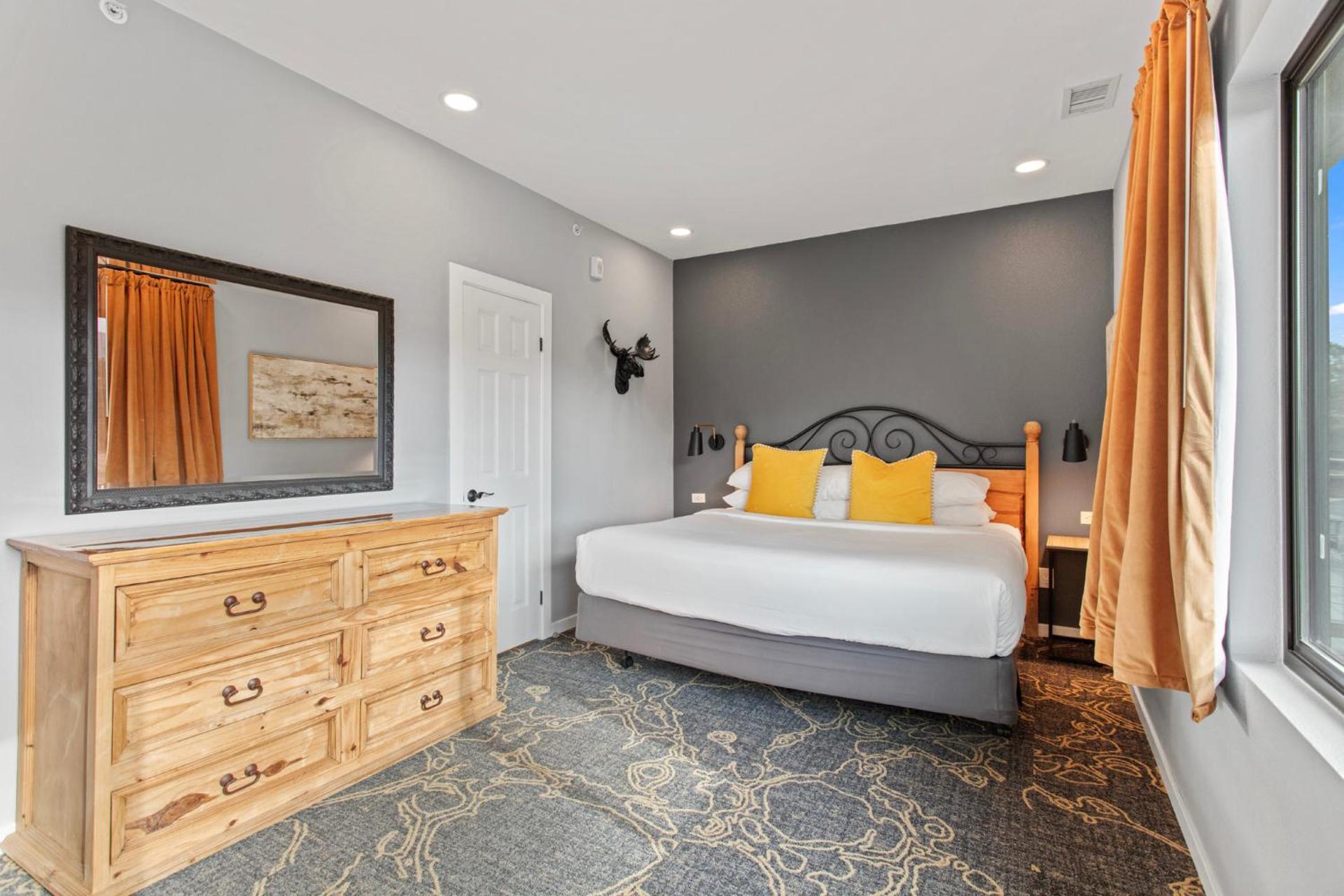 Coyote Mountain Lodge