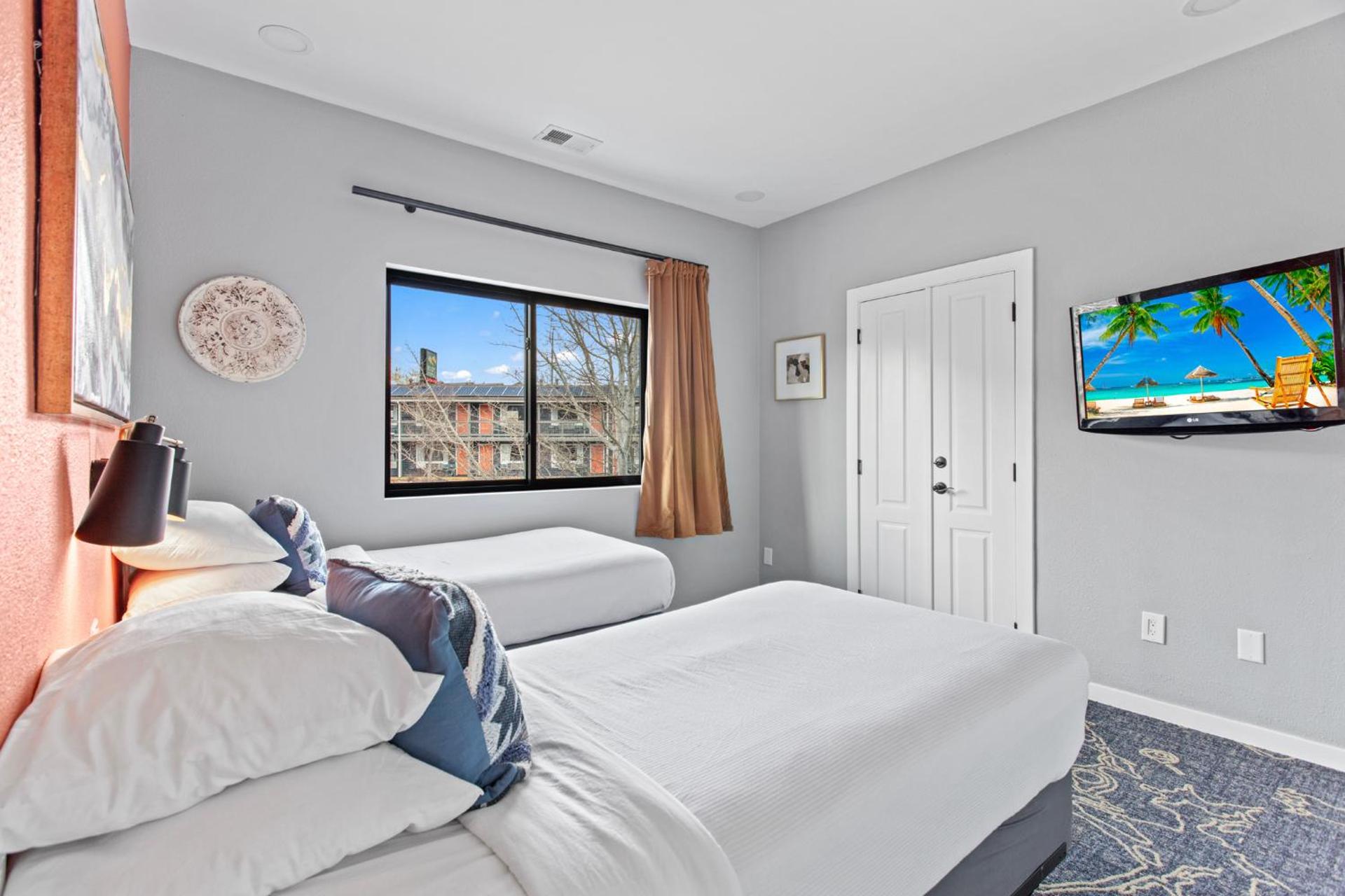 Coyote Mountain Lodge