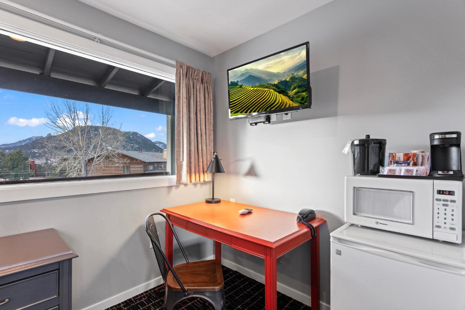 Coyote Mountain Lodge