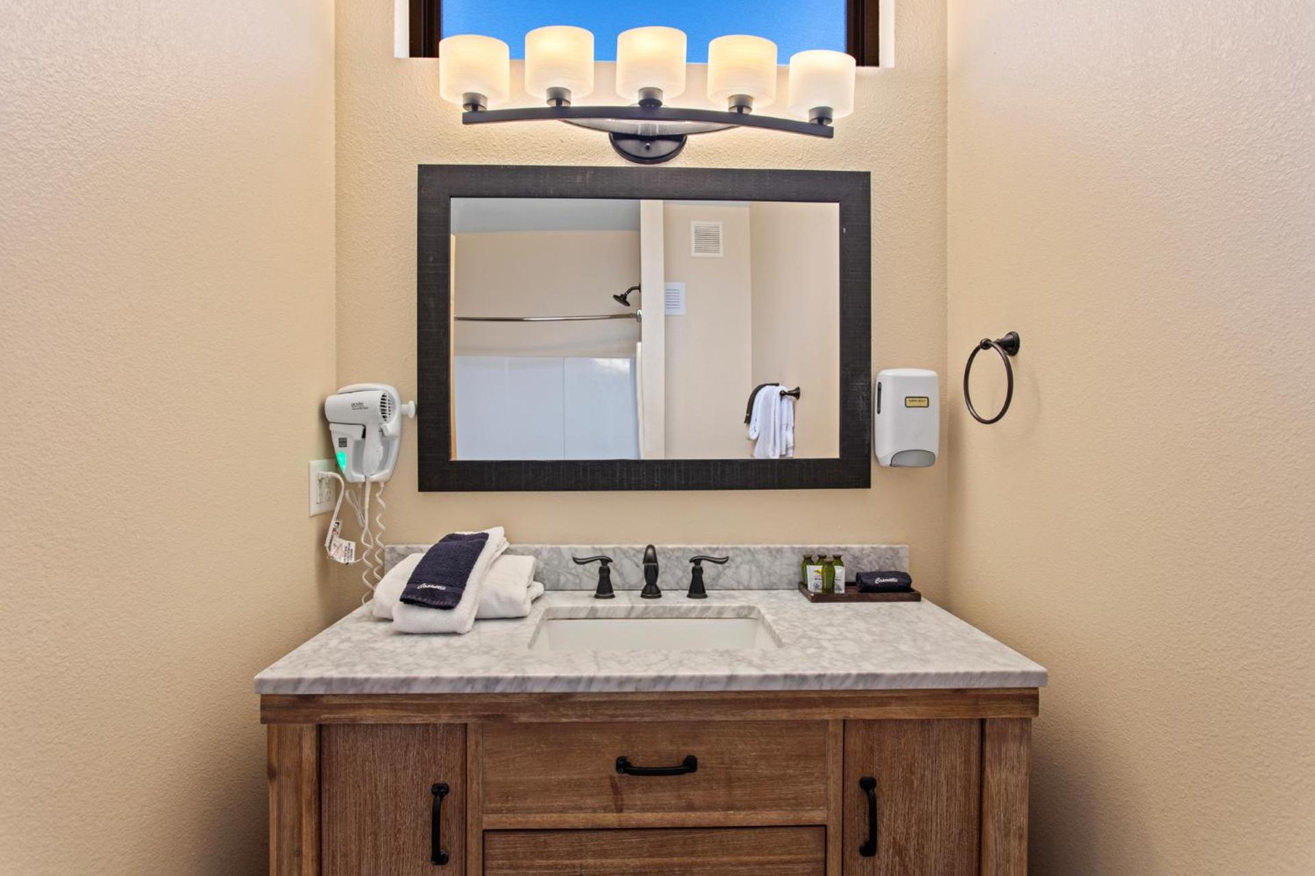 Coyote Mountain Lodge