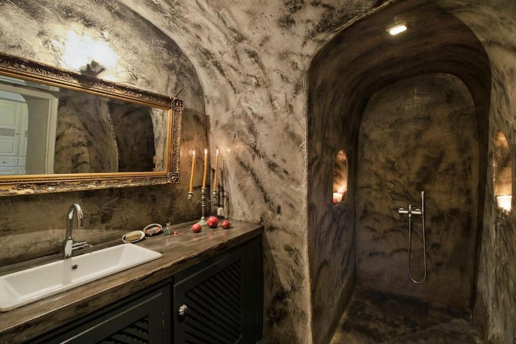 PORI HOUSE-VOLCANO VIEW