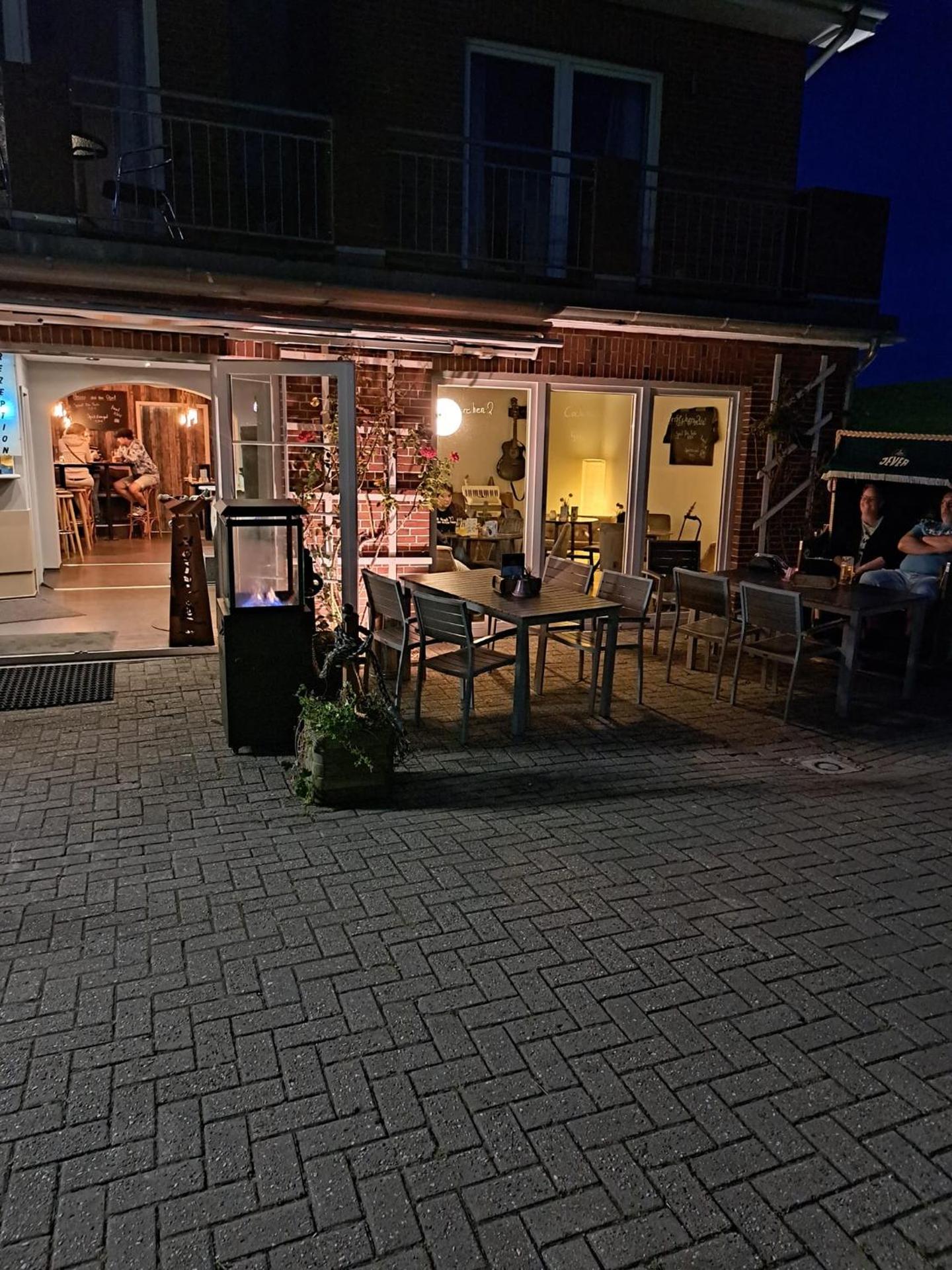 Restaurant/places to eat