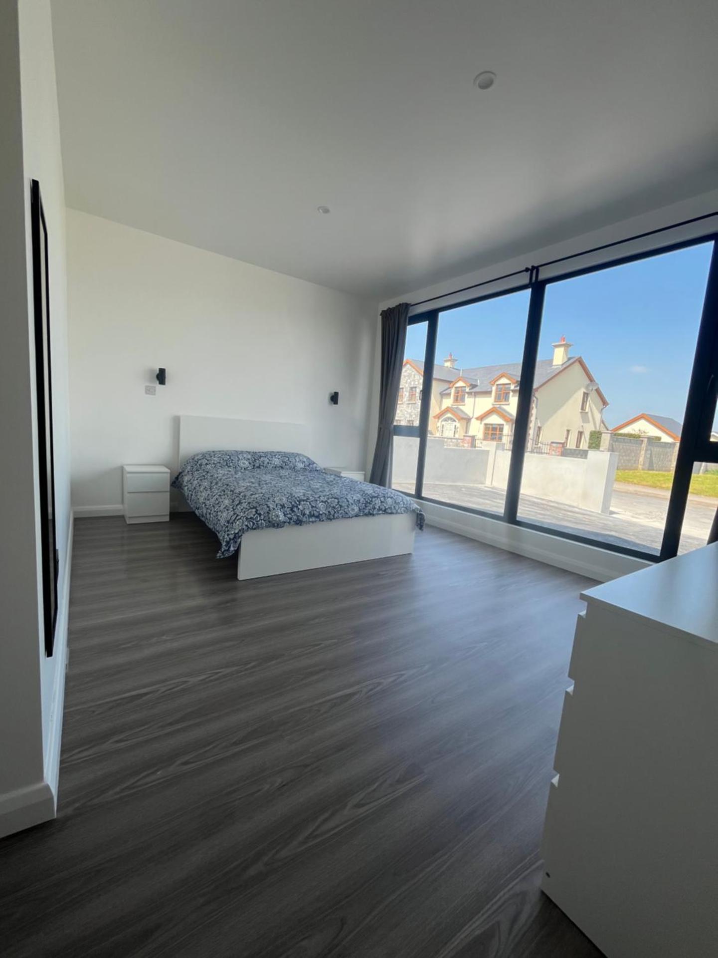 "Deerpark Villa - Sleeps 8, Views of The Rock & Cashel Palace Hotel"