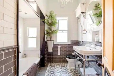 Victorian Guest House 200m from the Seafront