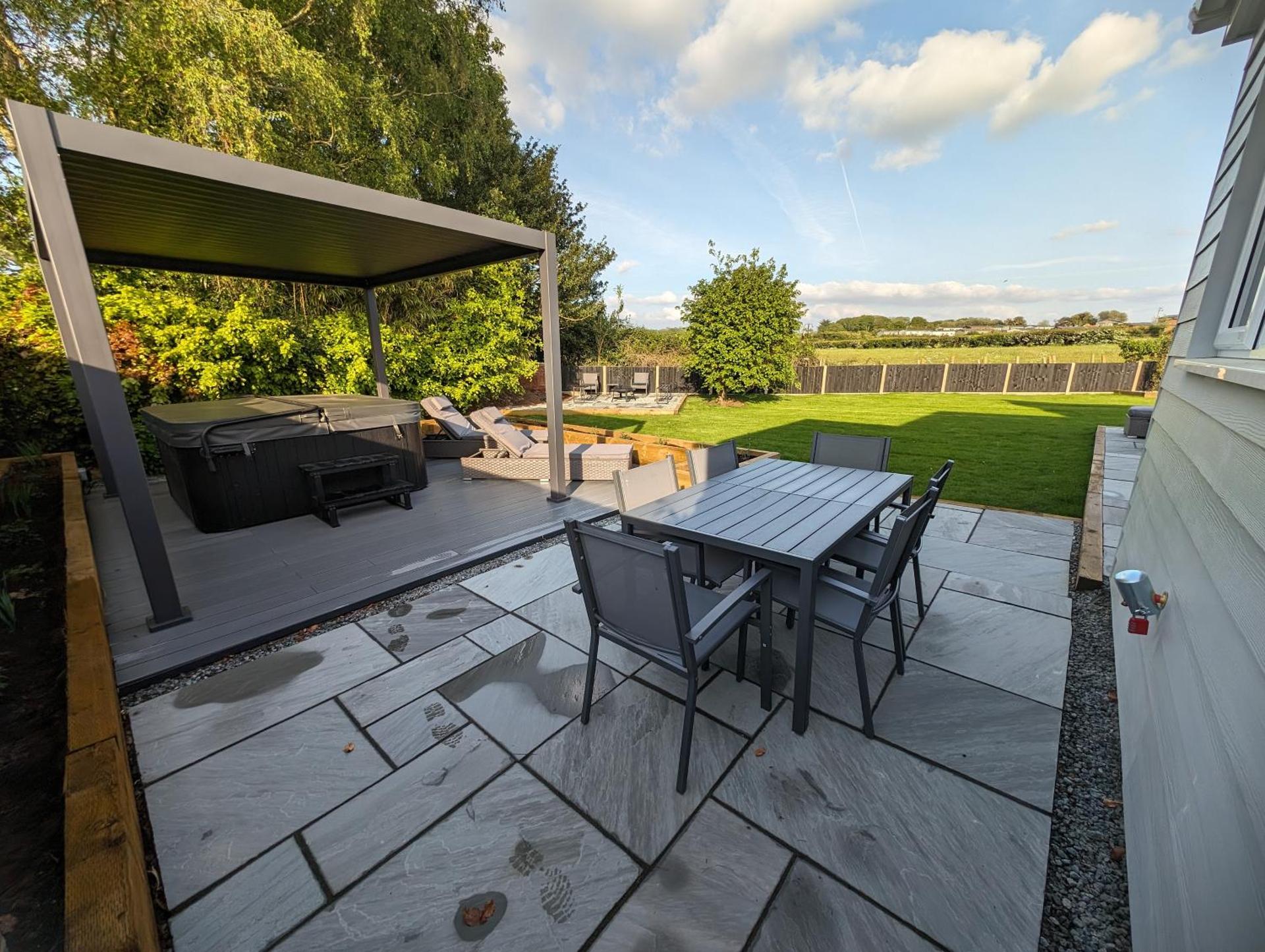 Hoot Hollow - Hot Tub Hideaway