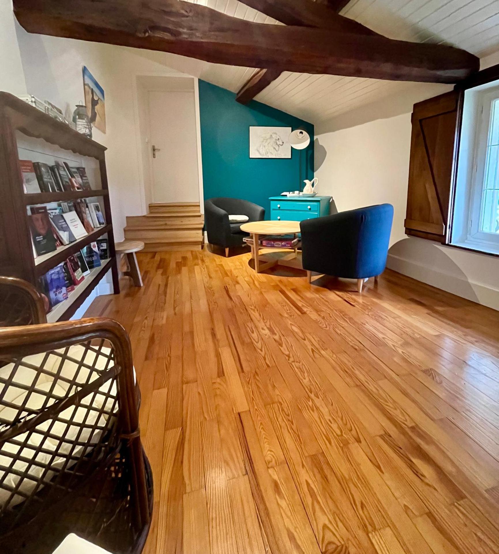 Communal lounge/ TV room