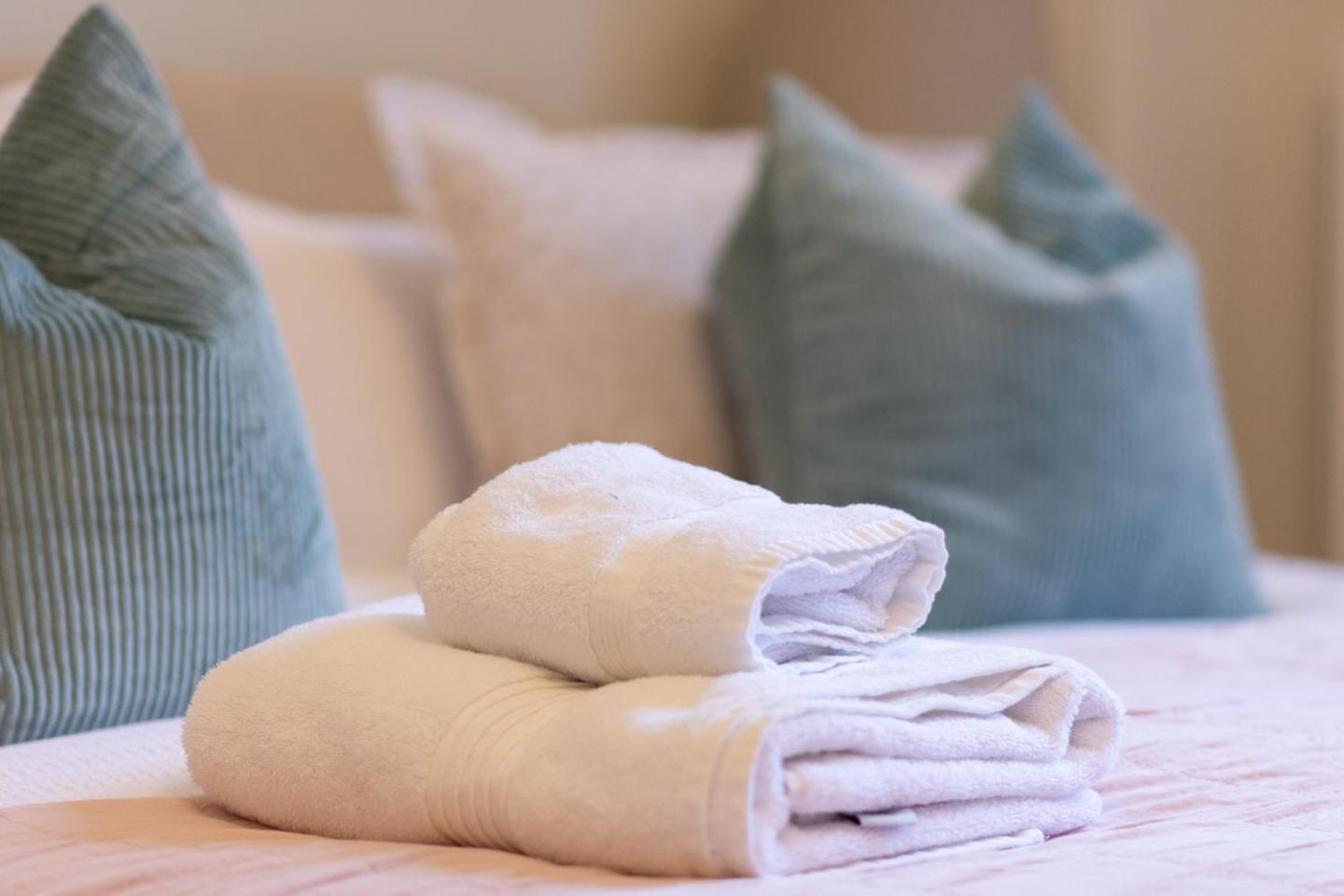 The Ballroom - Huge Apartment in Lichfield City Centre