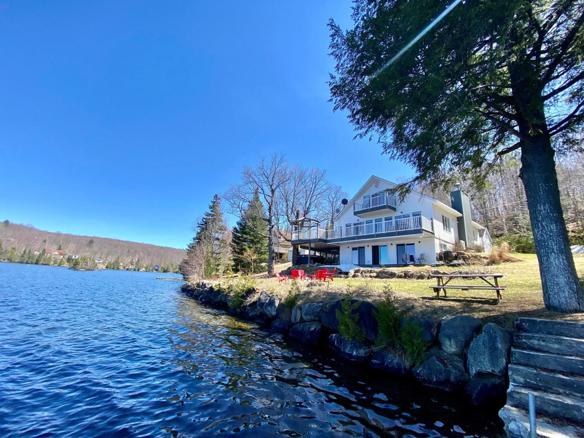 Breathtaking Lake View With Spa Chalet 360