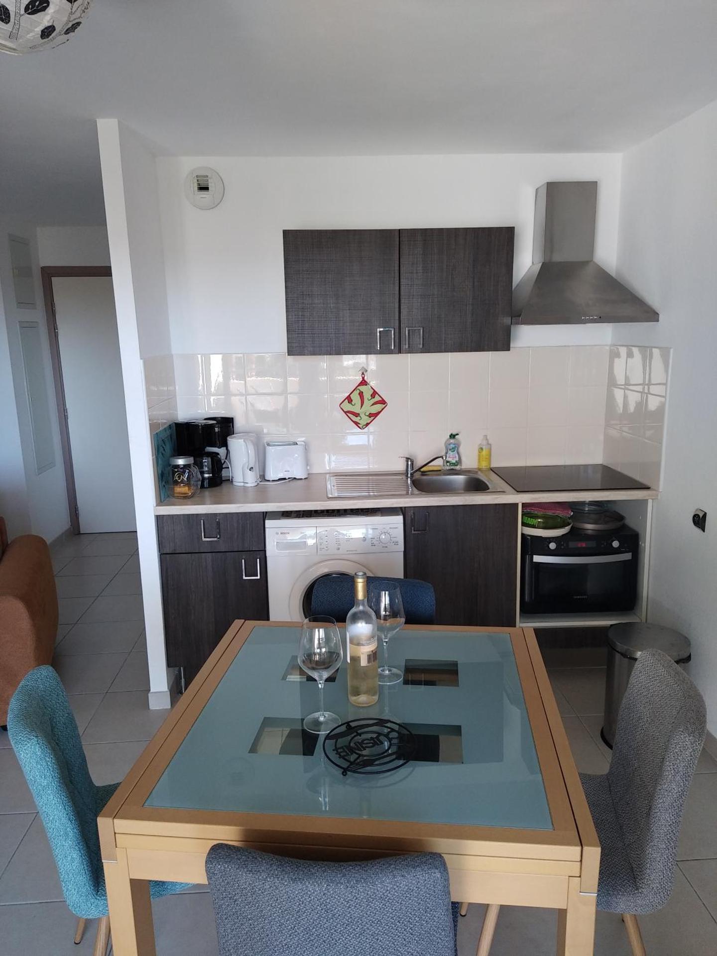 Kitchen or kitchenette