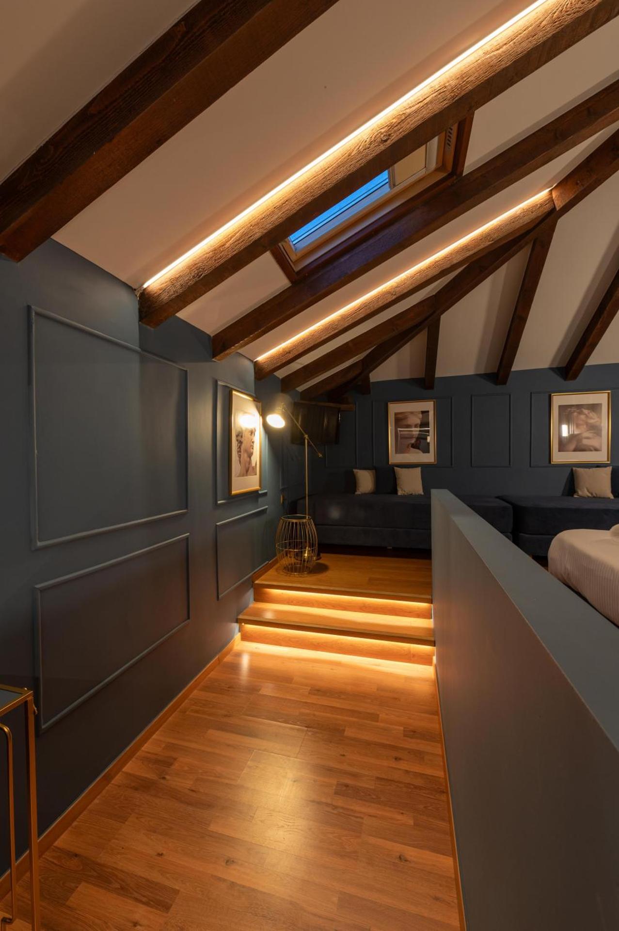 L Suites The Writer's House