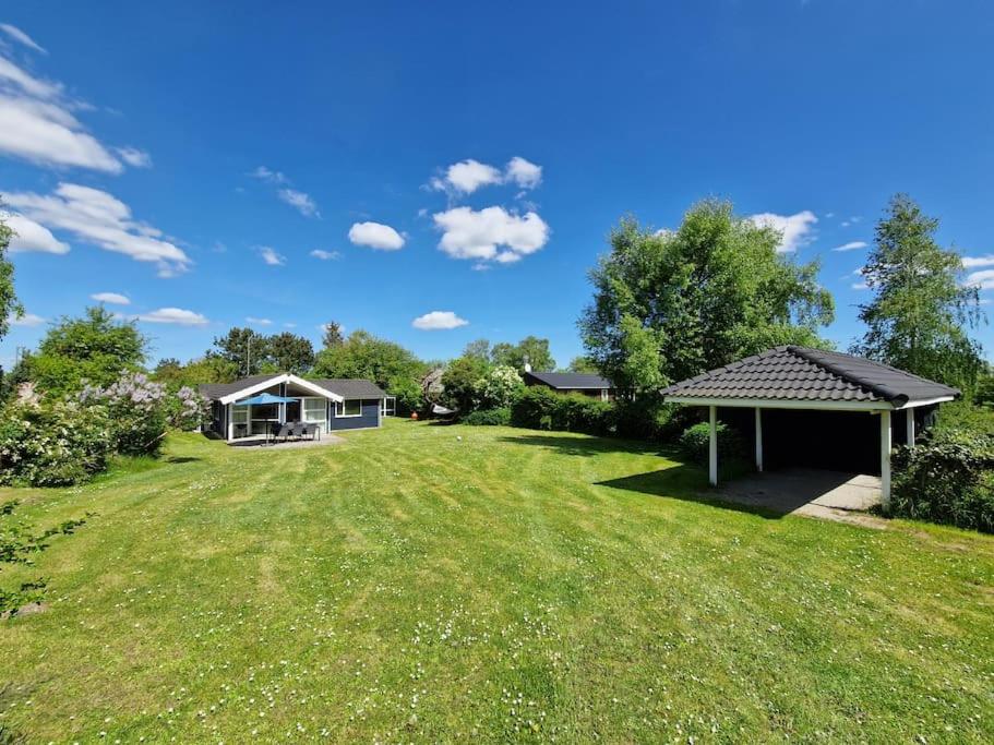 Holiday house by a fantastic beach and free WiFi