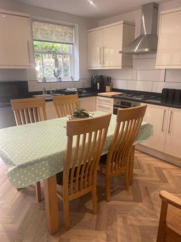 Sleeps 8 Matlock/ Matlock Bath Pet Friendly