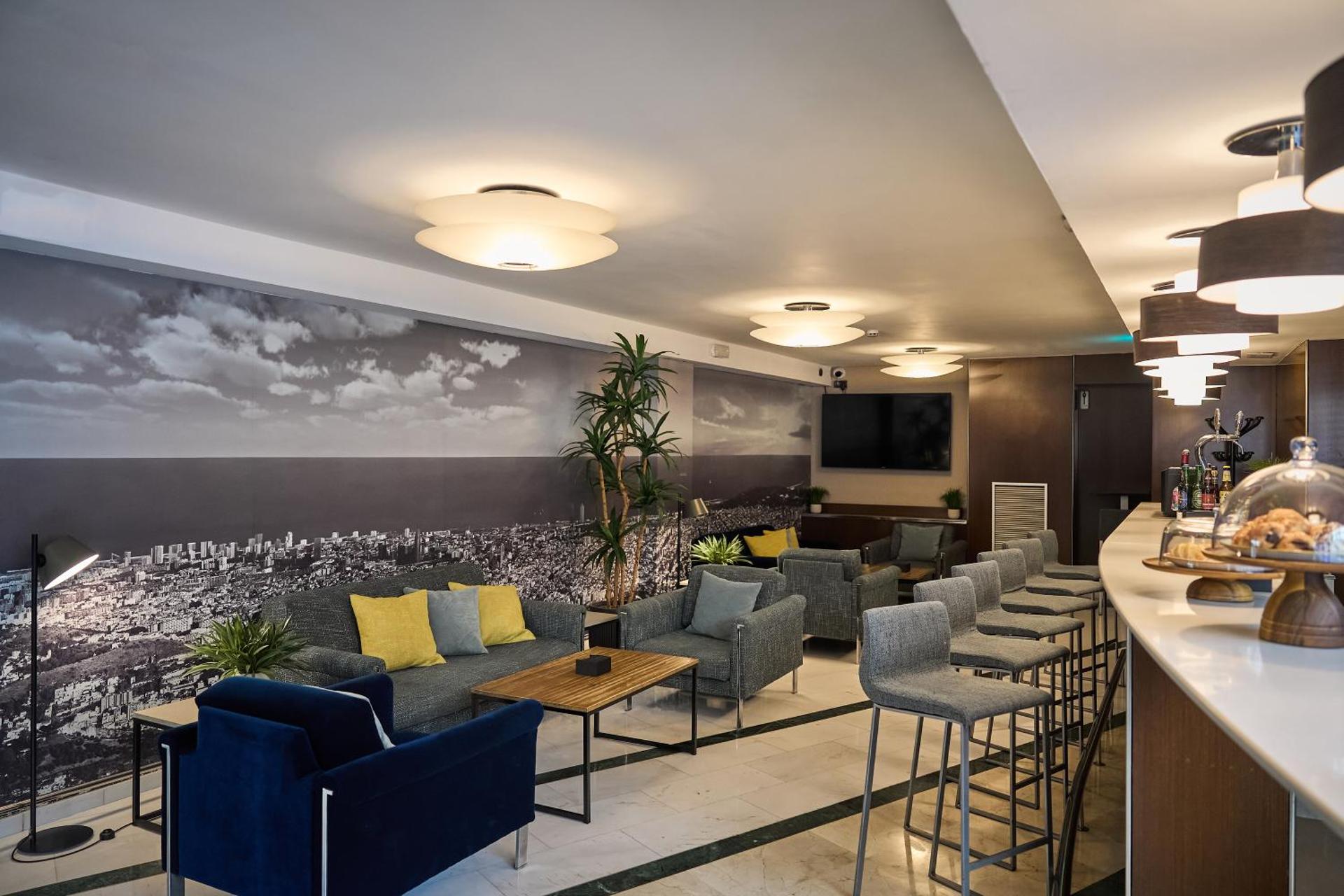 Communal lounge/ TV room