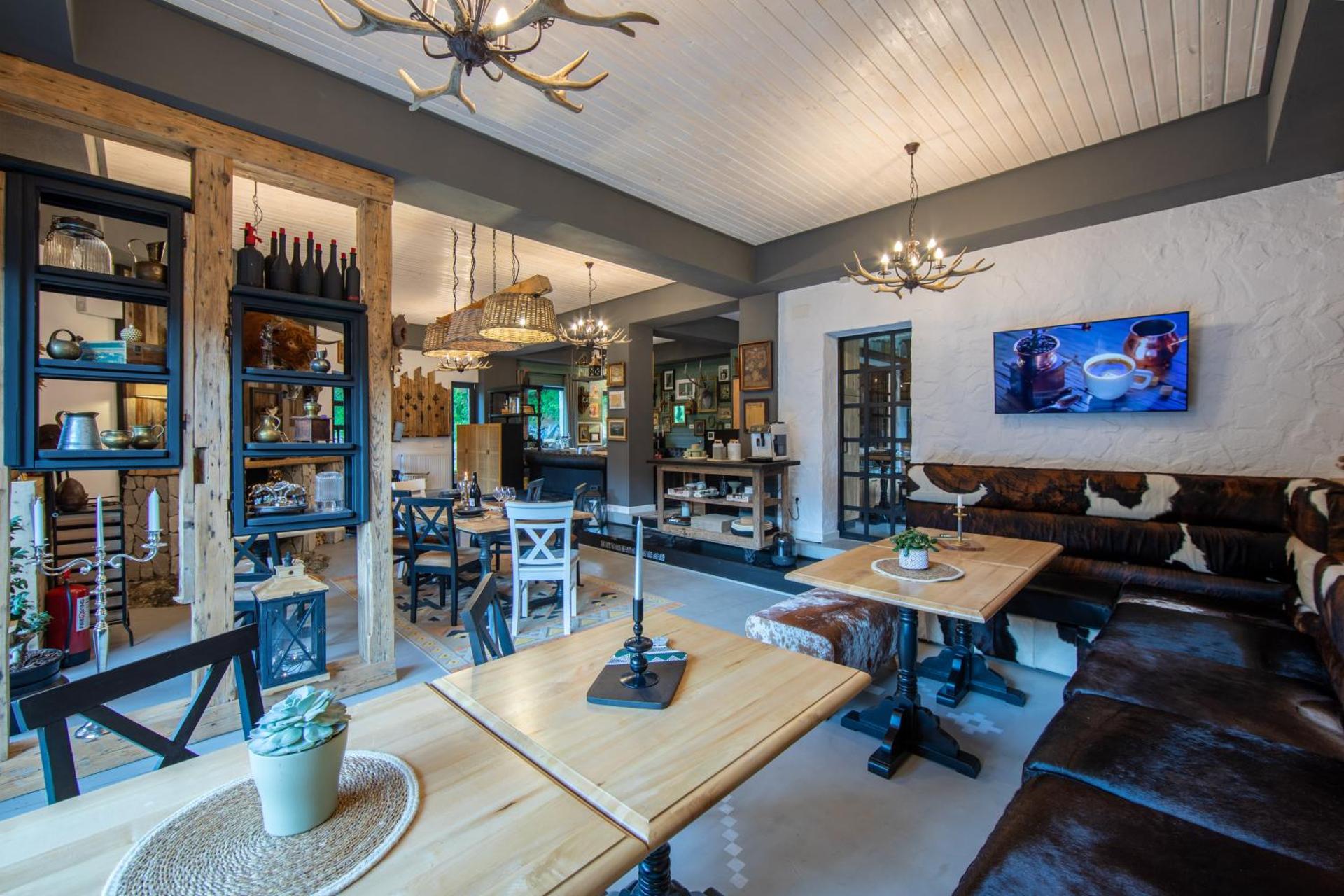 Communal lounge/ TV room