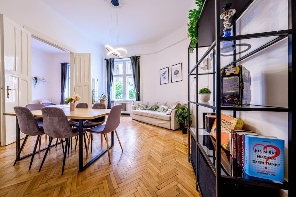 Sunny Apartment on the Buda side