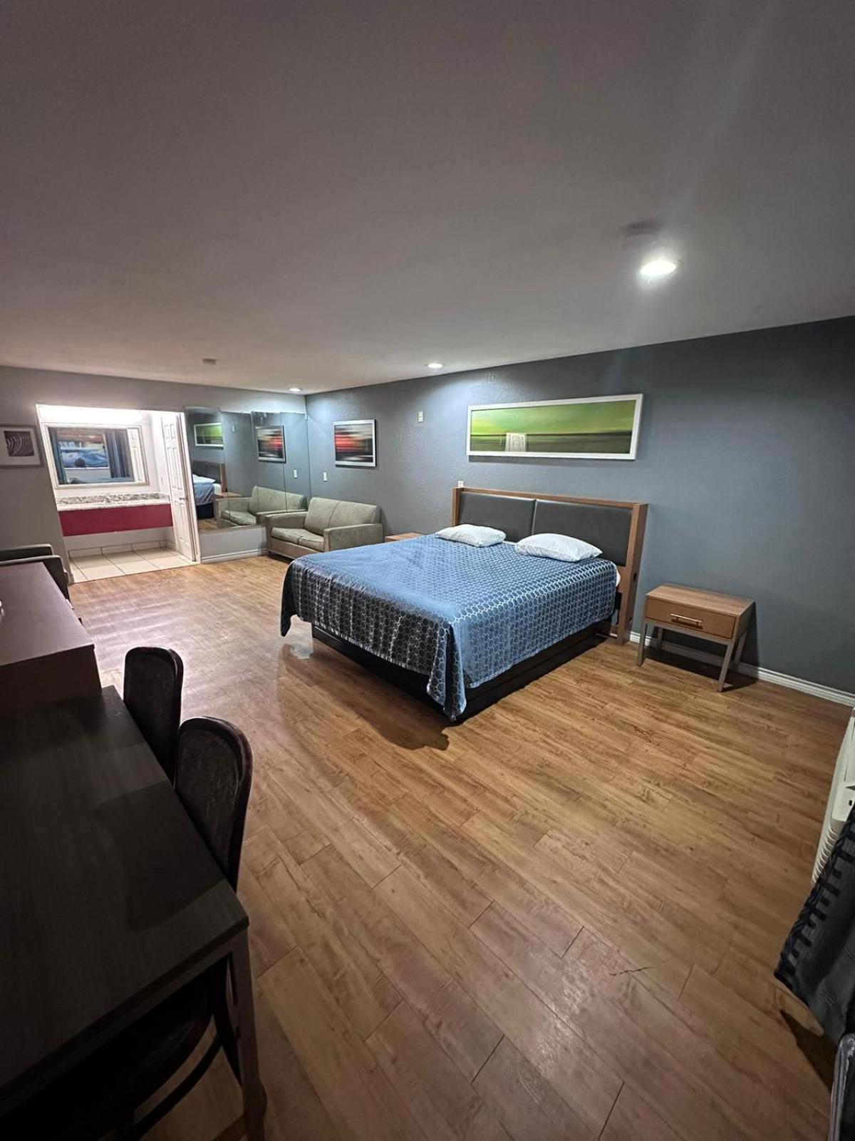 Mustang Inn and Suites