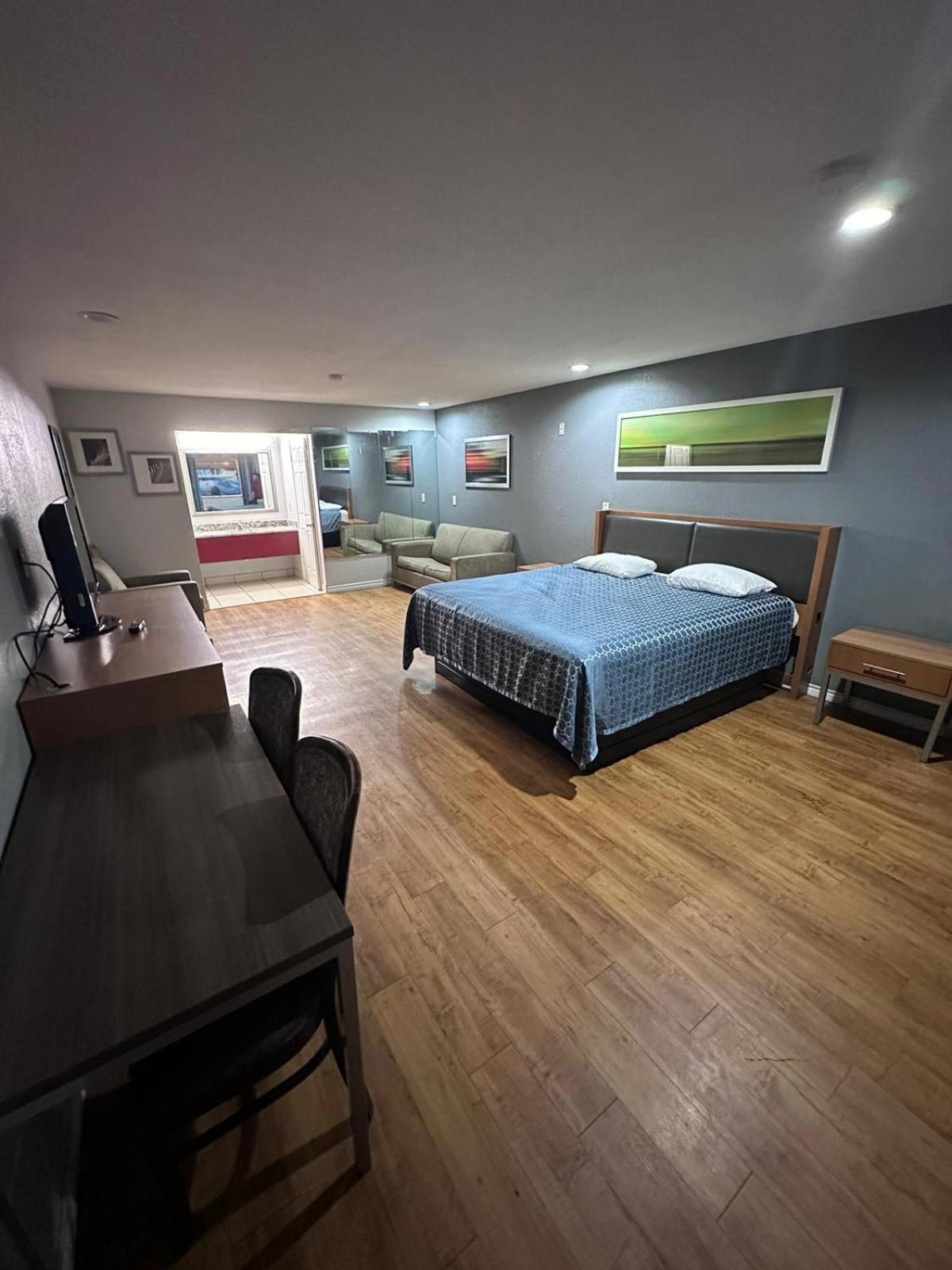 Mustang Inn and Suites