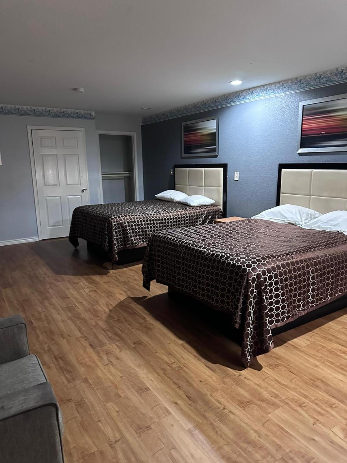 Mustang Inn and Suites