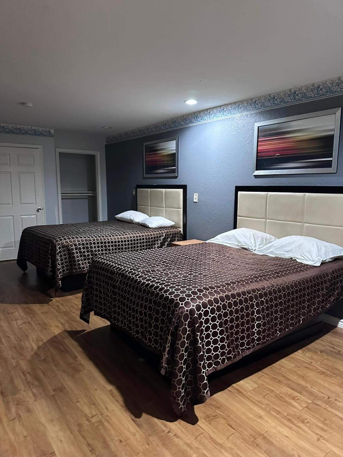 Mustang Inn and Suites