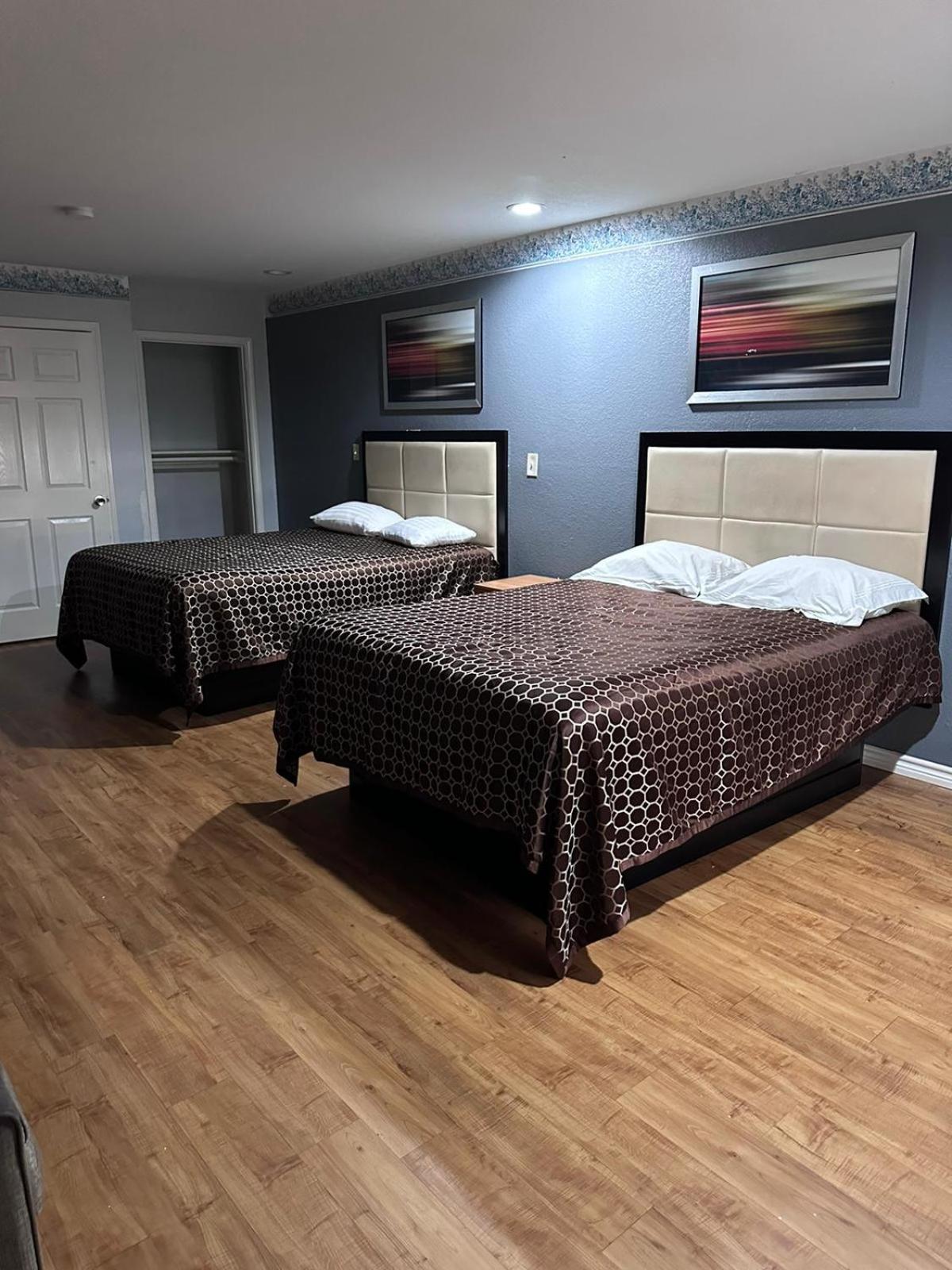 Mustang Inn and Suites