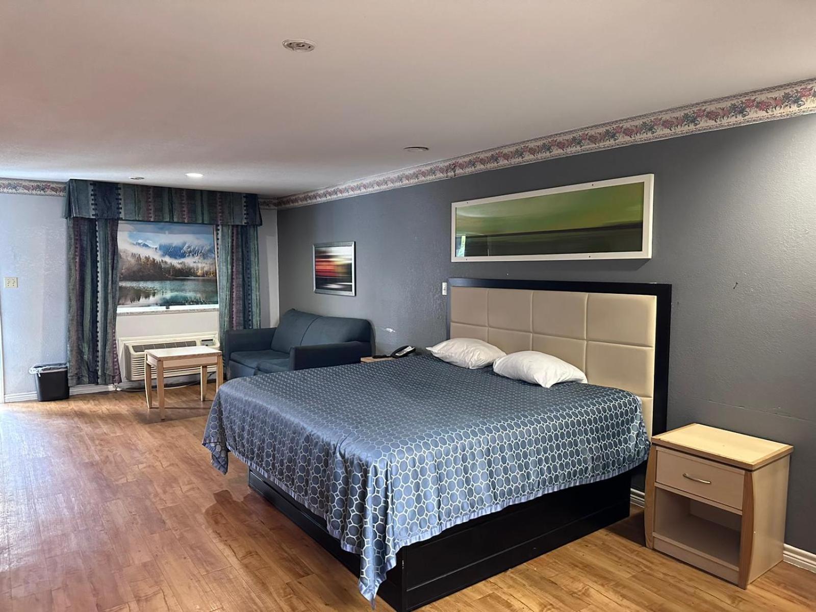 Mustang Inn and Suites