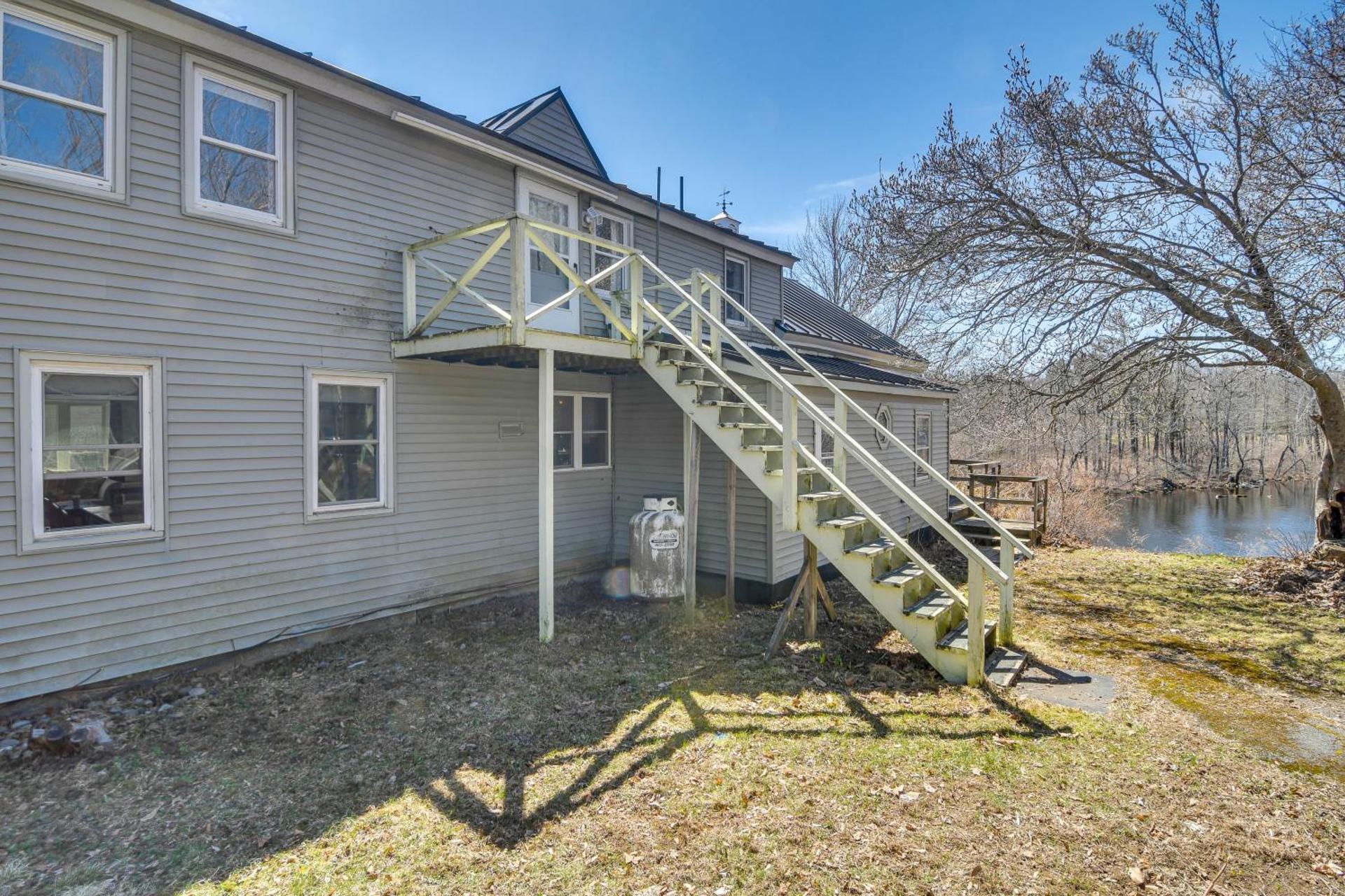 Oakland Apt on Messalonskee Lake with Dock Access!