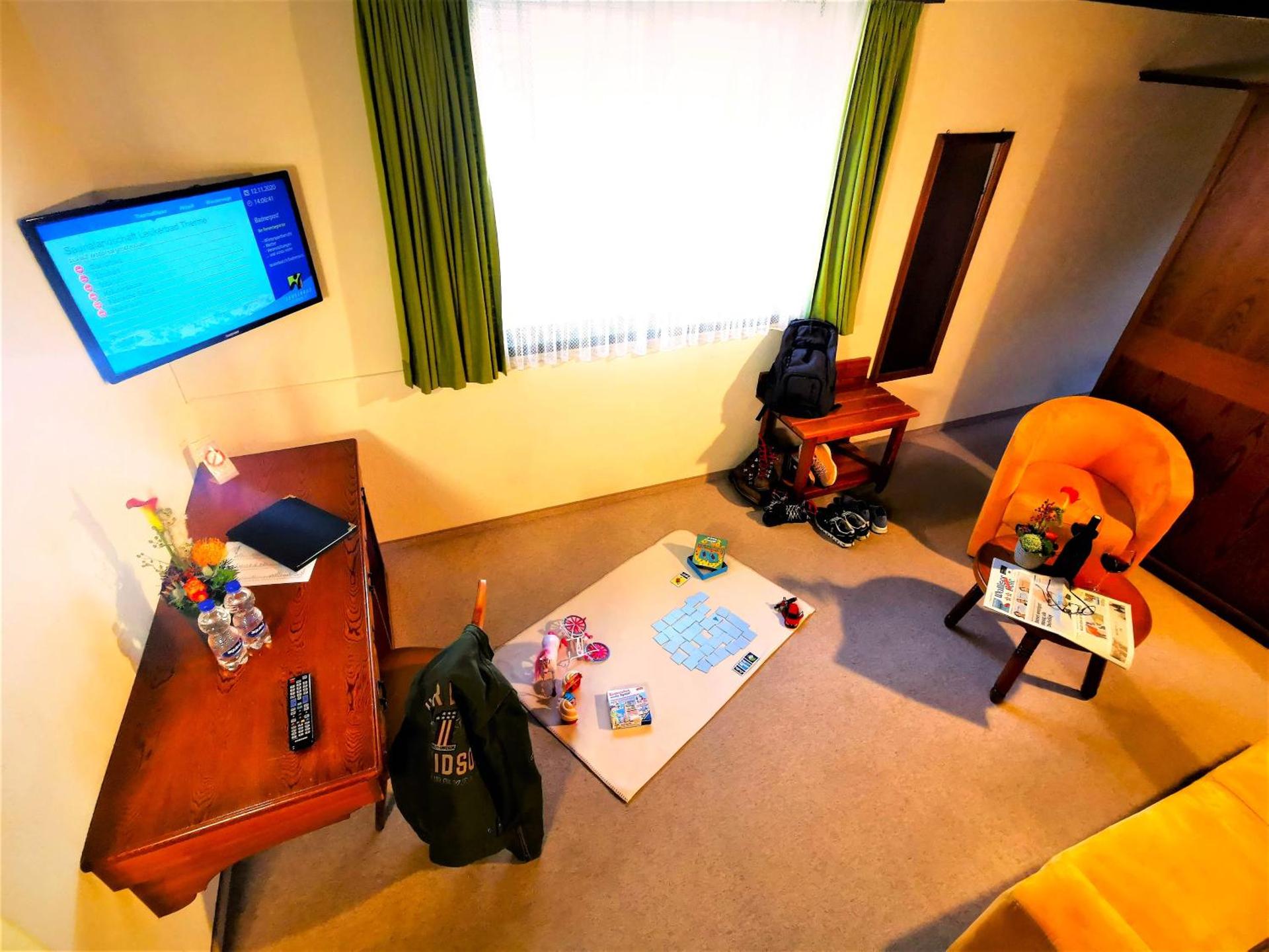 Family Room with Spa Access and Cable Car Use