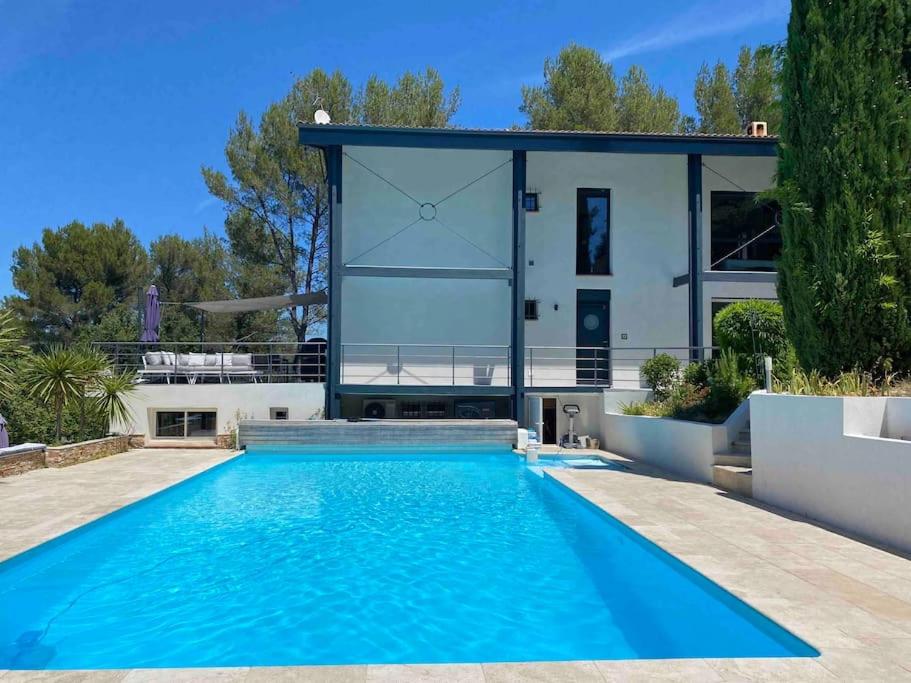 Appartement 2-4 pers. piscine, entre Aix et Cassis