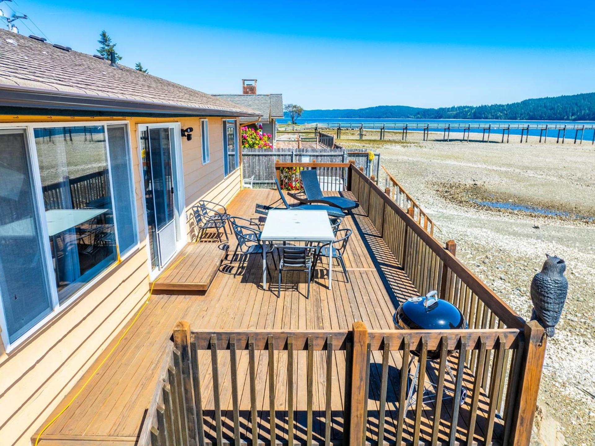 Waterfront Retreat, Relaxation, Fun in Hood Canal