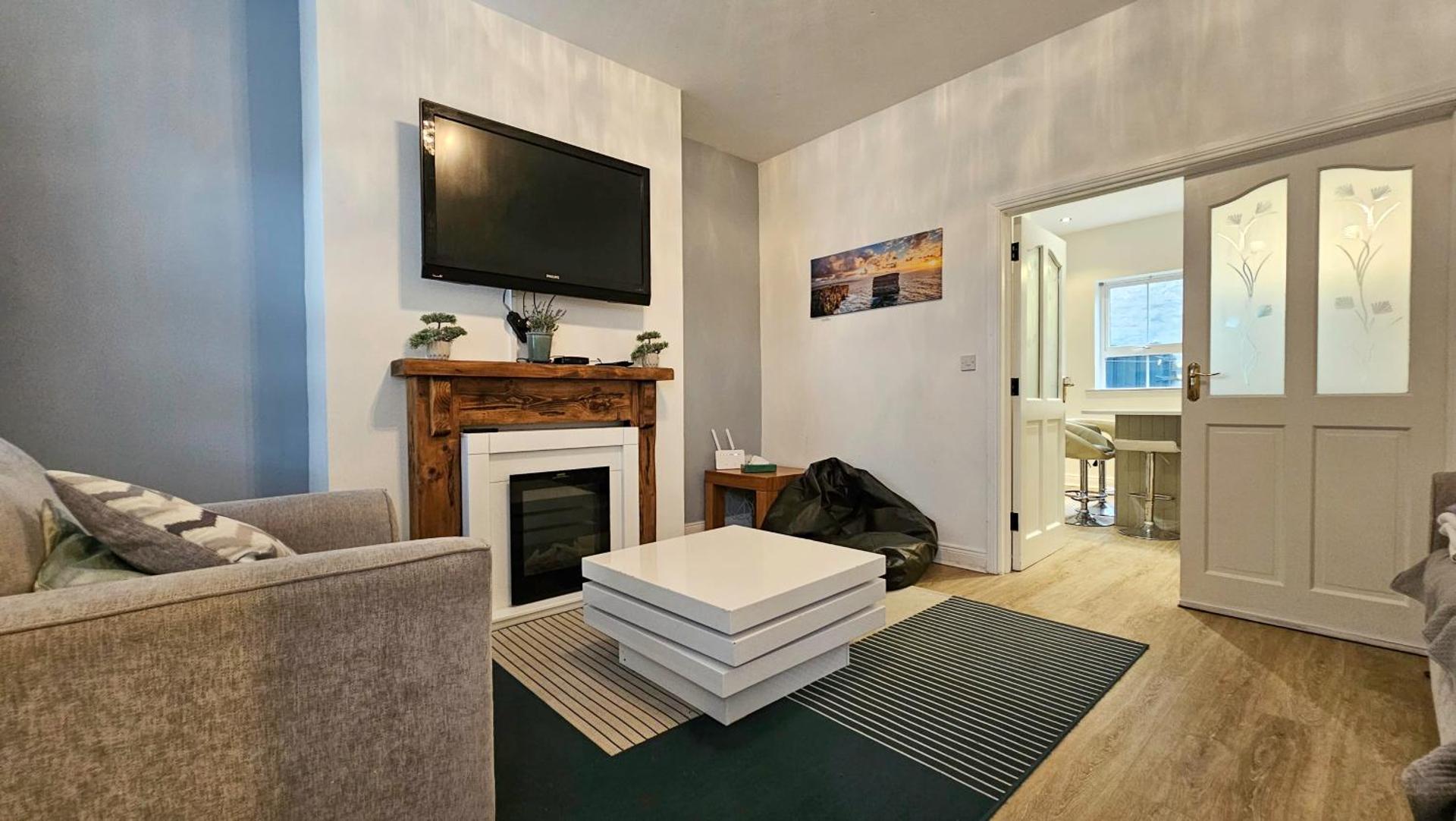 Communal lounge/ TV room