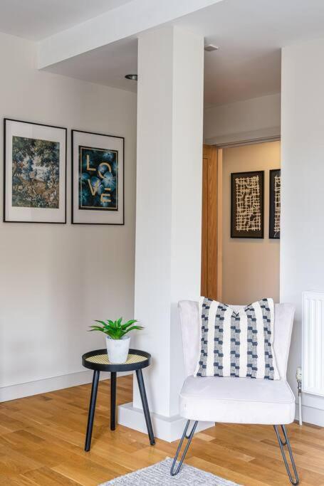 Stunning 2 Bedroom Apartment in Converted Chapel