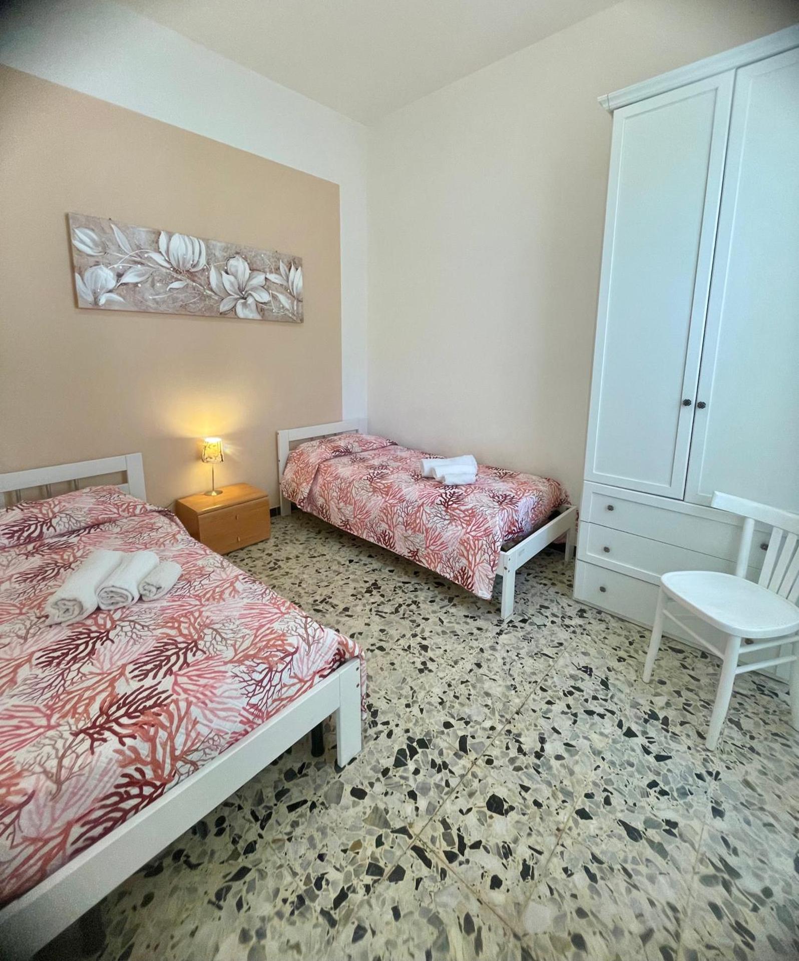 Flowered House with garden