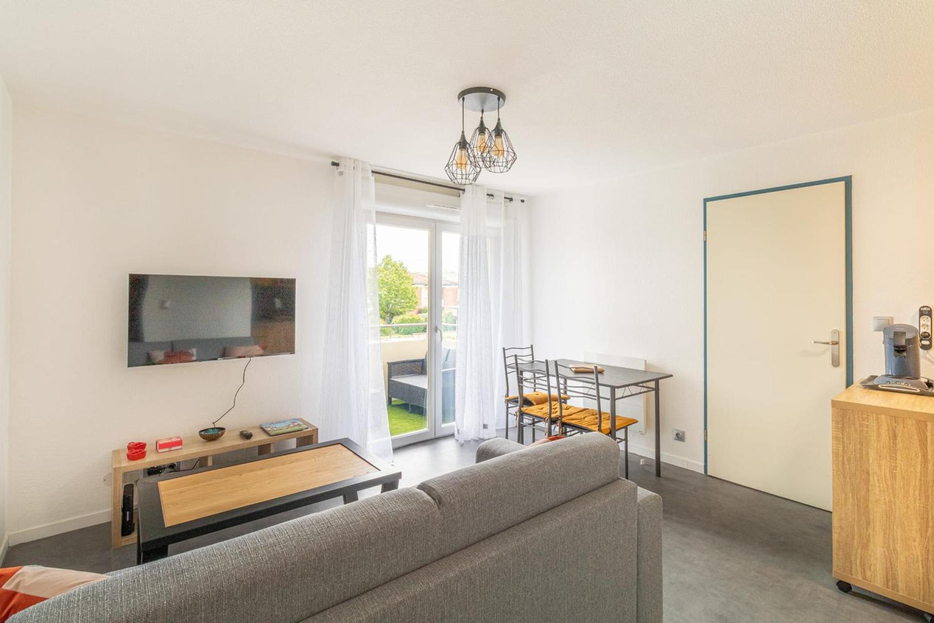 Cosy apartment with pool