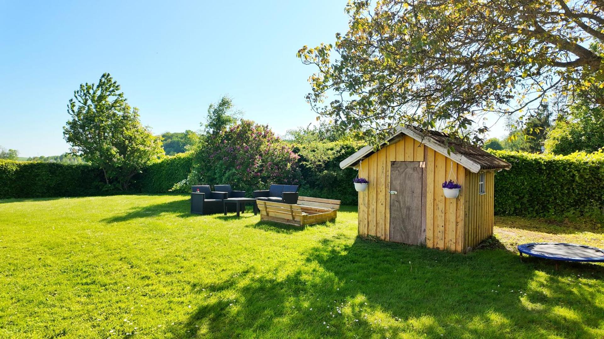 Quiet and cozy apartment close to nature in villa.