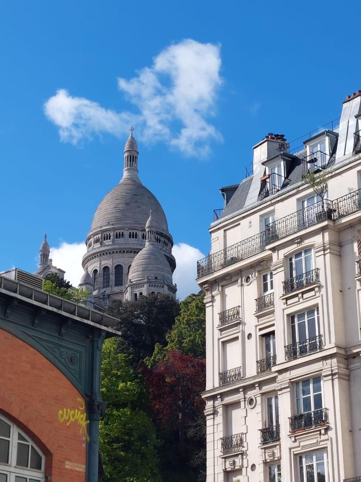 Perfect Studio down the Sacré Coeur
