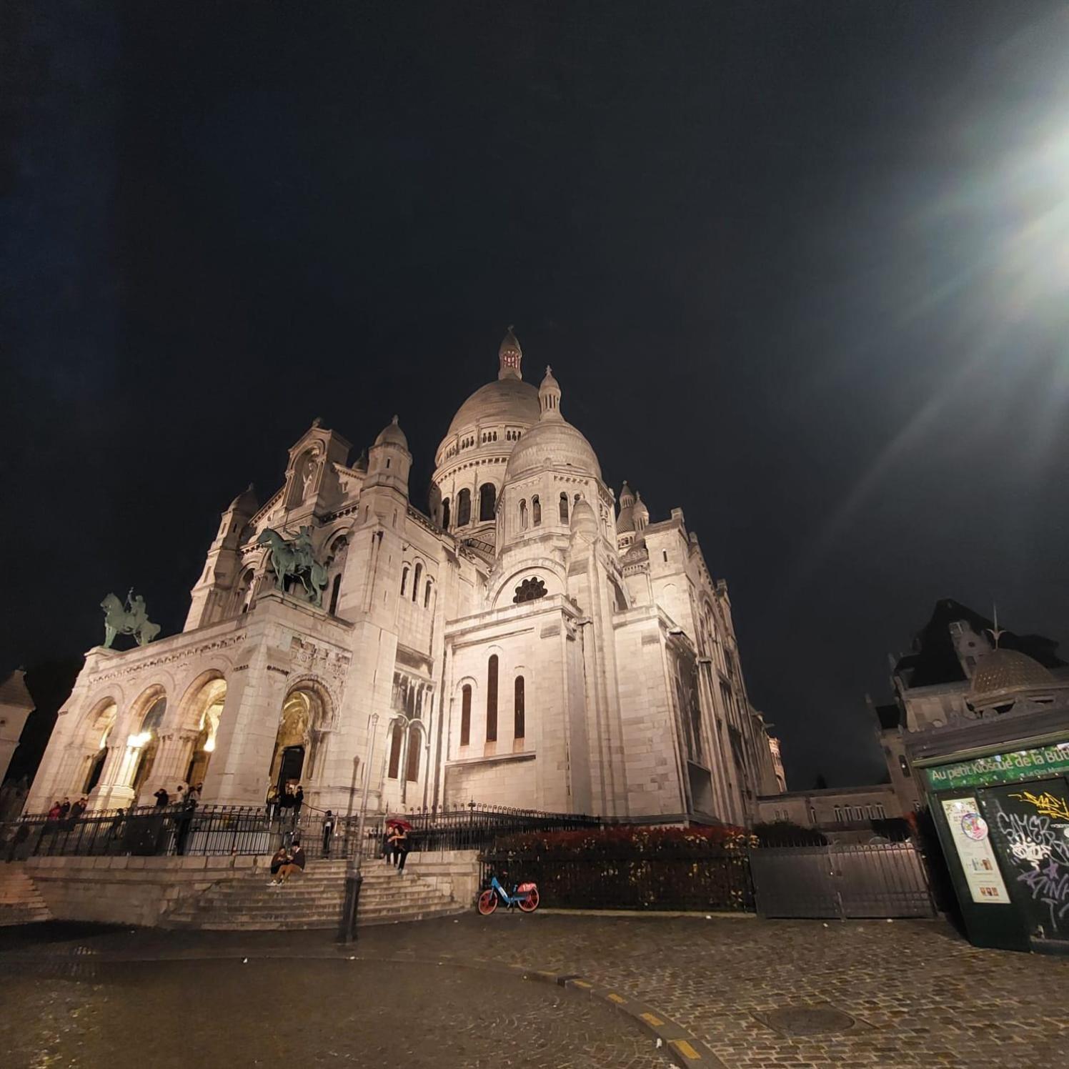 Perfect Studio down the Sacré Coeur