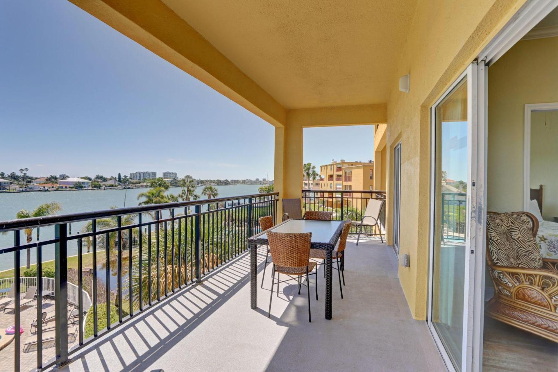 Palms Of Treasure Island #210