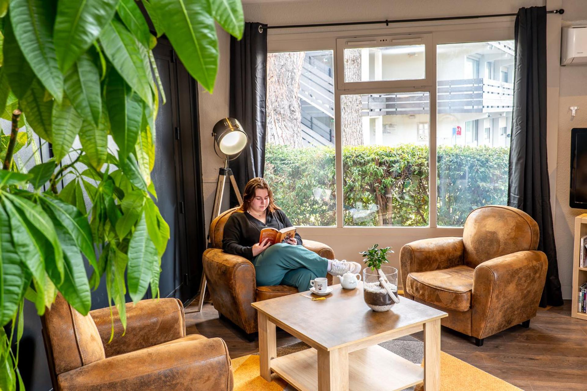 Communal lounge/ TV room