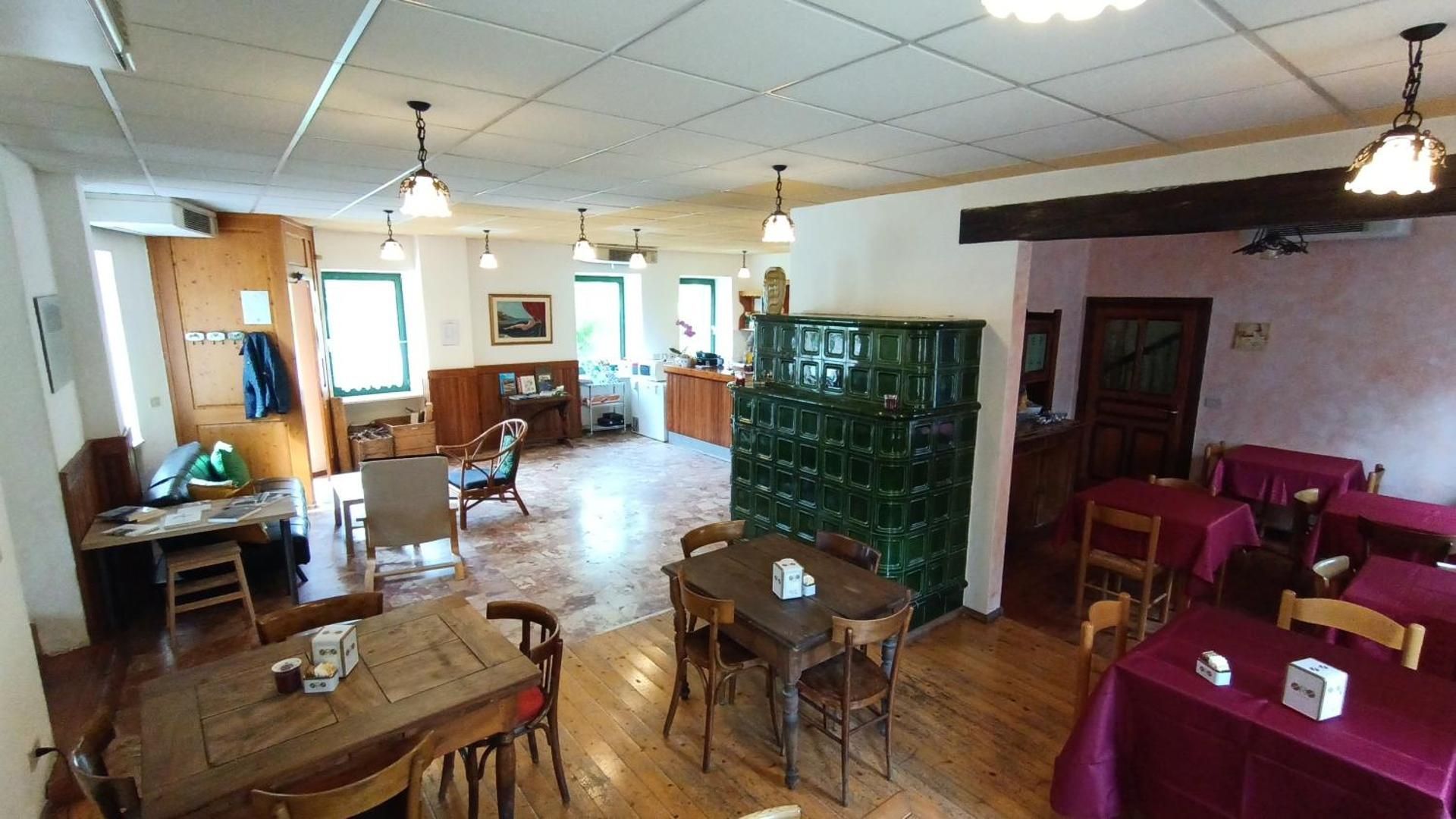 Communal lounge/ TV room