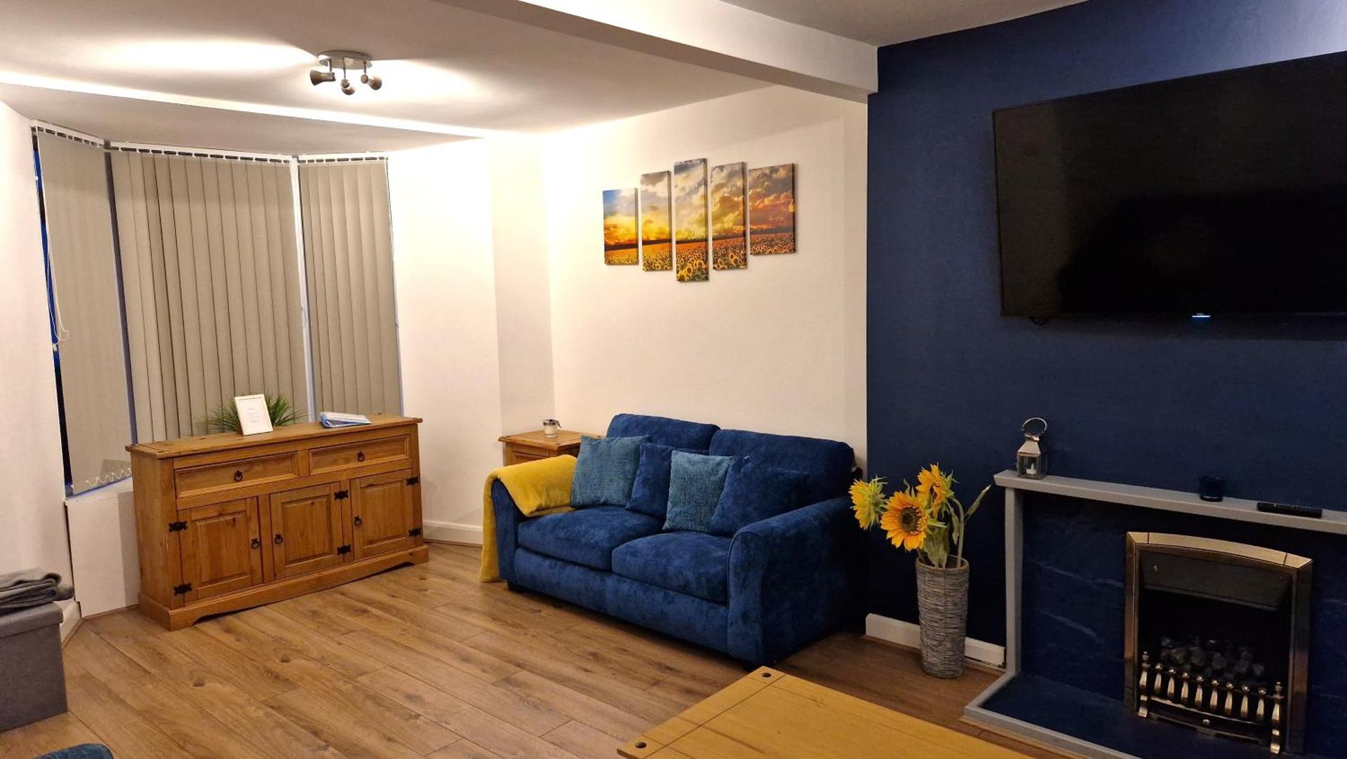 Newly-renovated, mid-terrace cottage in Porthmadog