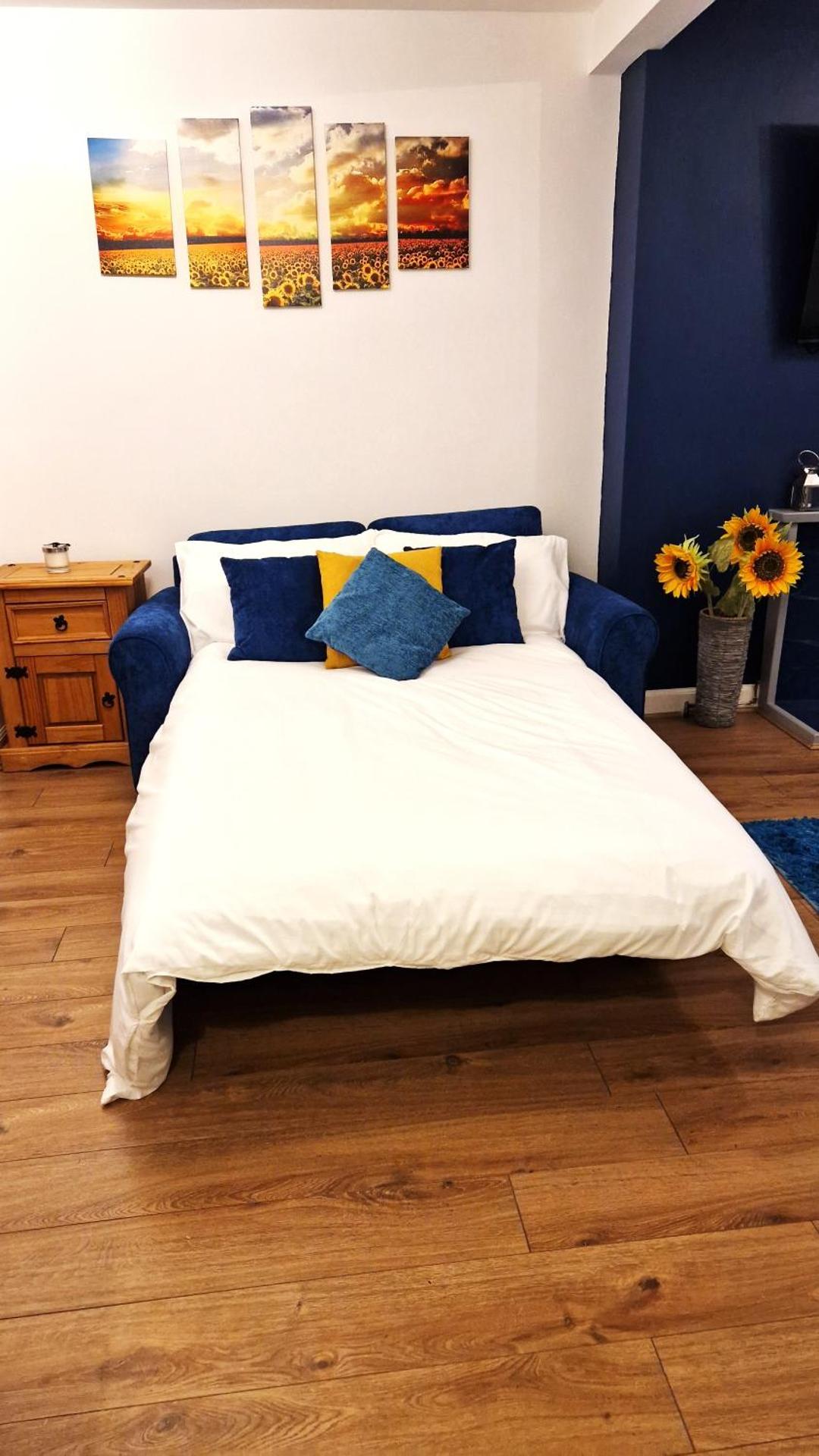 Newly-renovated, mid-terrace cottage in Porthmadog