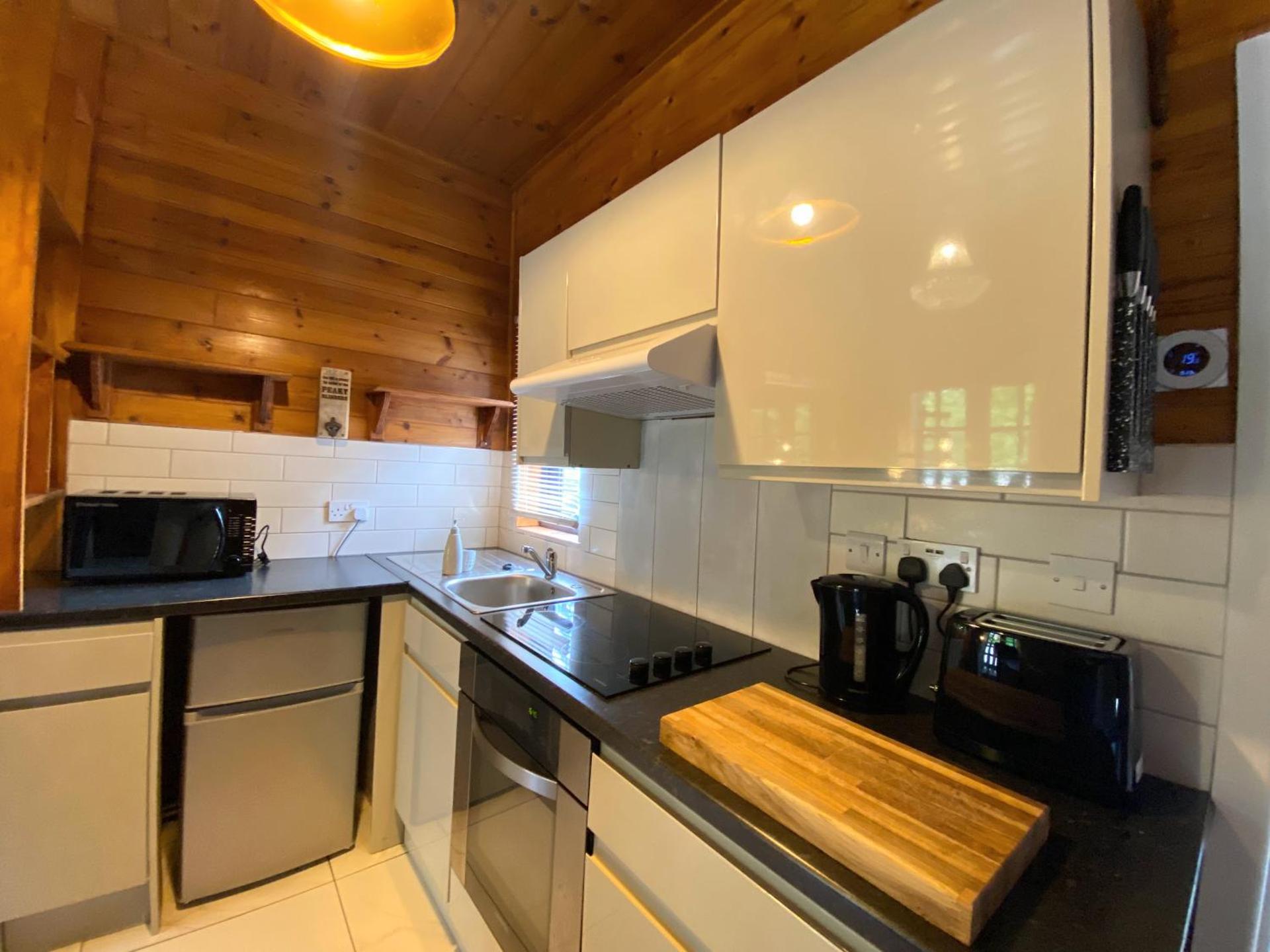 Hunters Hideaway-Hot Tub-Wiltshire-Groups