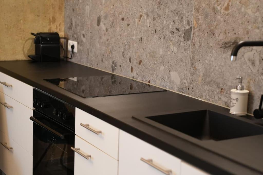 Luxusapartment mit Badewanne und Parkplatz