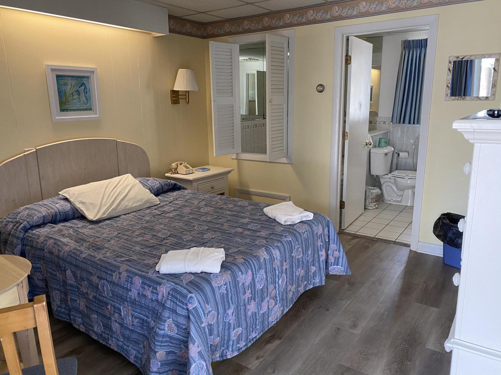 Main Building Queen Jacuzzi 